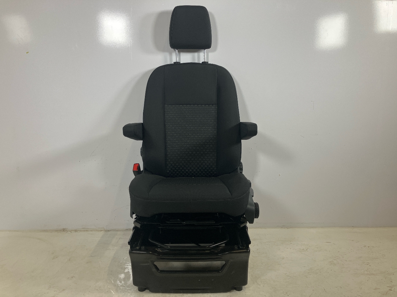 Sitz links vorne FORD Transit V363 Pritsche/Fahrgestell (FED, FFD) 2.0 TDCi  125 kW  170 PS (03.2016-> ) Sitz links vorne FORD Transit V363 Pritsche/Fahrgestell (FED, FFD) 2.0 TDCi  125 kW  170 PS (03.2016-> )