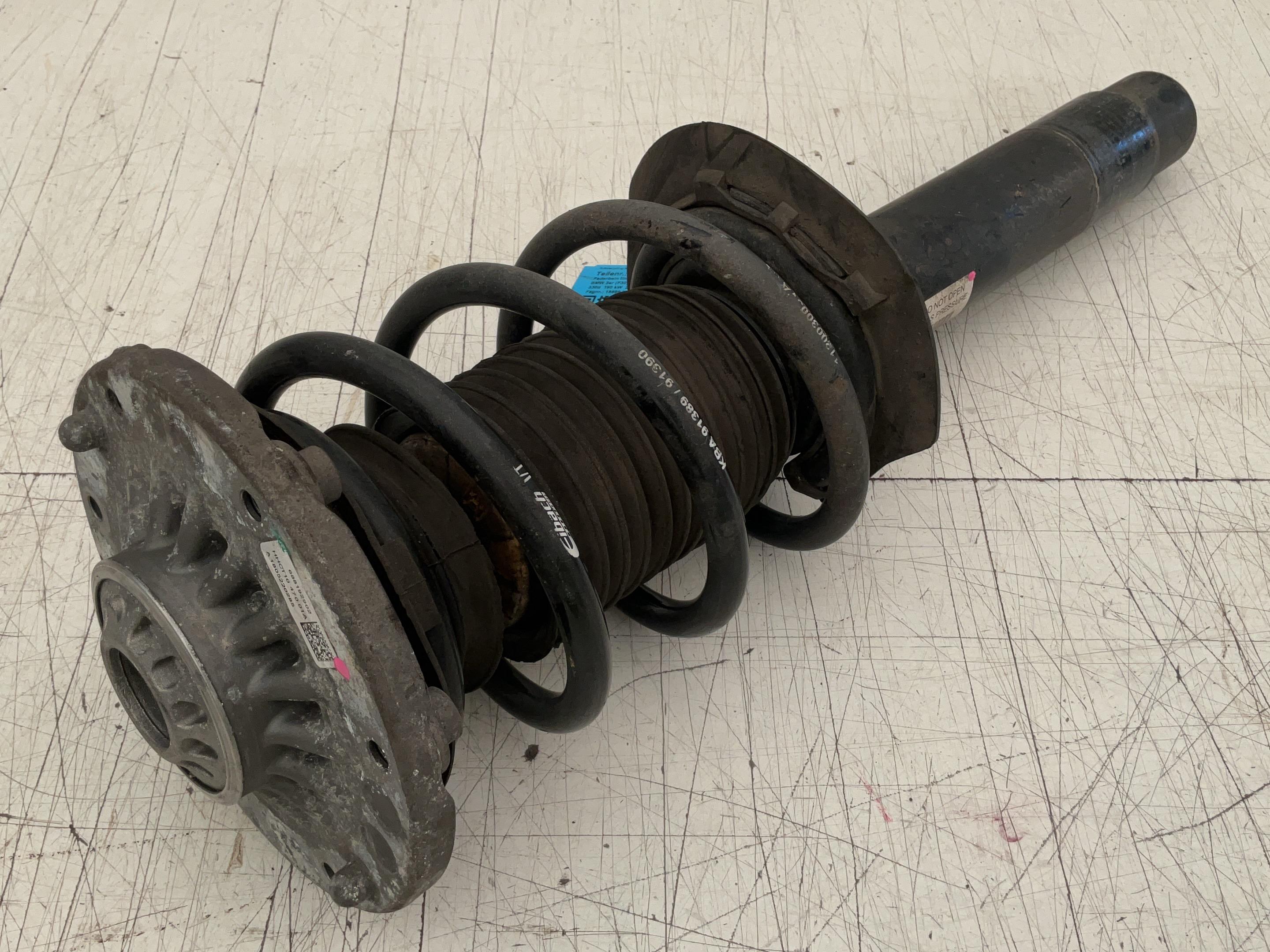 Jambe de suspension avant gauche BMW 3er (F30, F80) 330d  190 kW  258 PS (07.2012-10.2018)