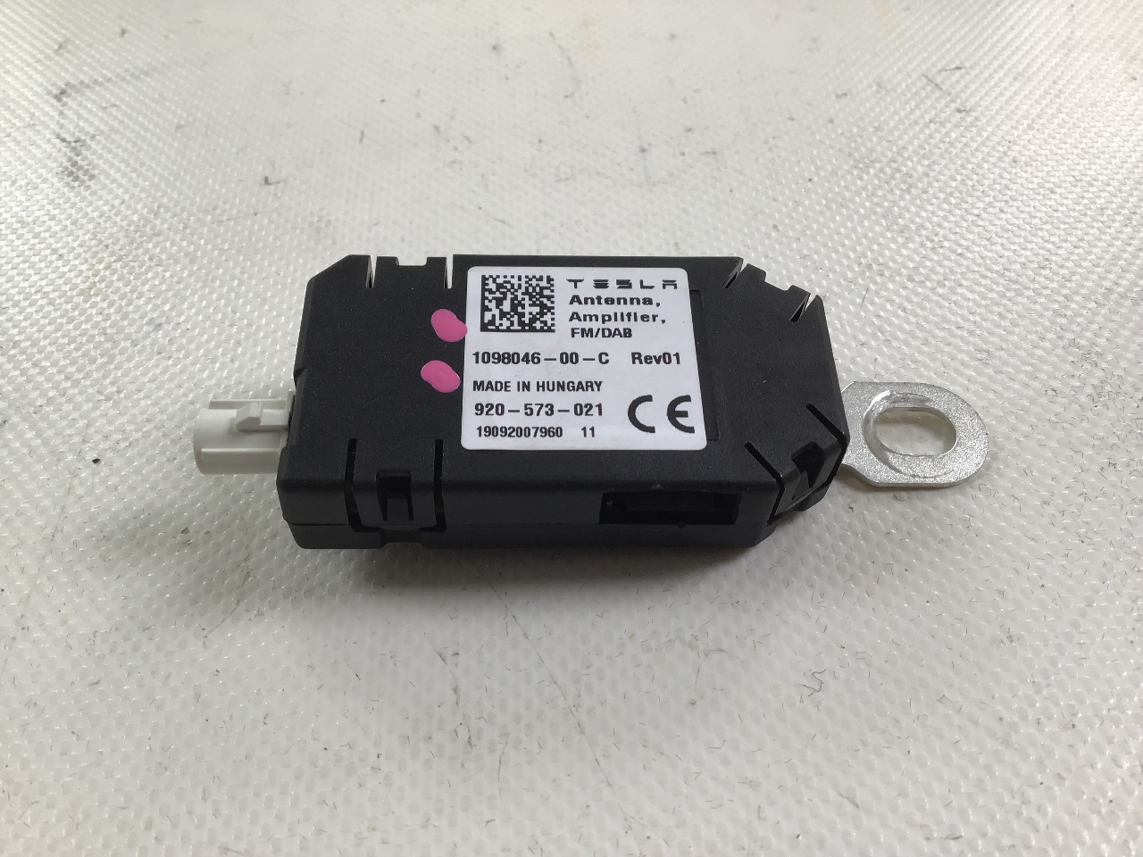 Antenna amplifier TESLA Model 3 (5YJ3) EV Performance Allrad  340 kW  462 PS (06.2018-> ) Antenna amplifier TESLA Model 3 (5YJ3) EV Performance Allrad  340 kW  462 PS (06.2018-> )
