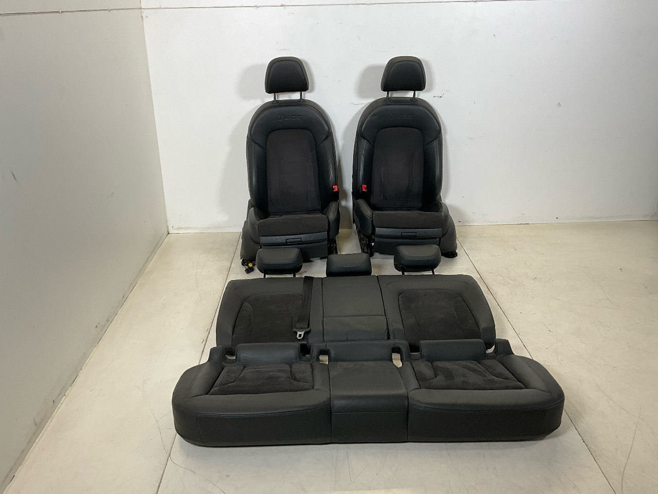Innenausstattung AUDI Q3 (8U) RS 2.5 quattro  228 kW  310 PS (10.2013-10.2018) Innenausstattung AUDI Q3 (8U) RS 2.5 quattro  228 kW  310 PS (10.2013-10.2018)