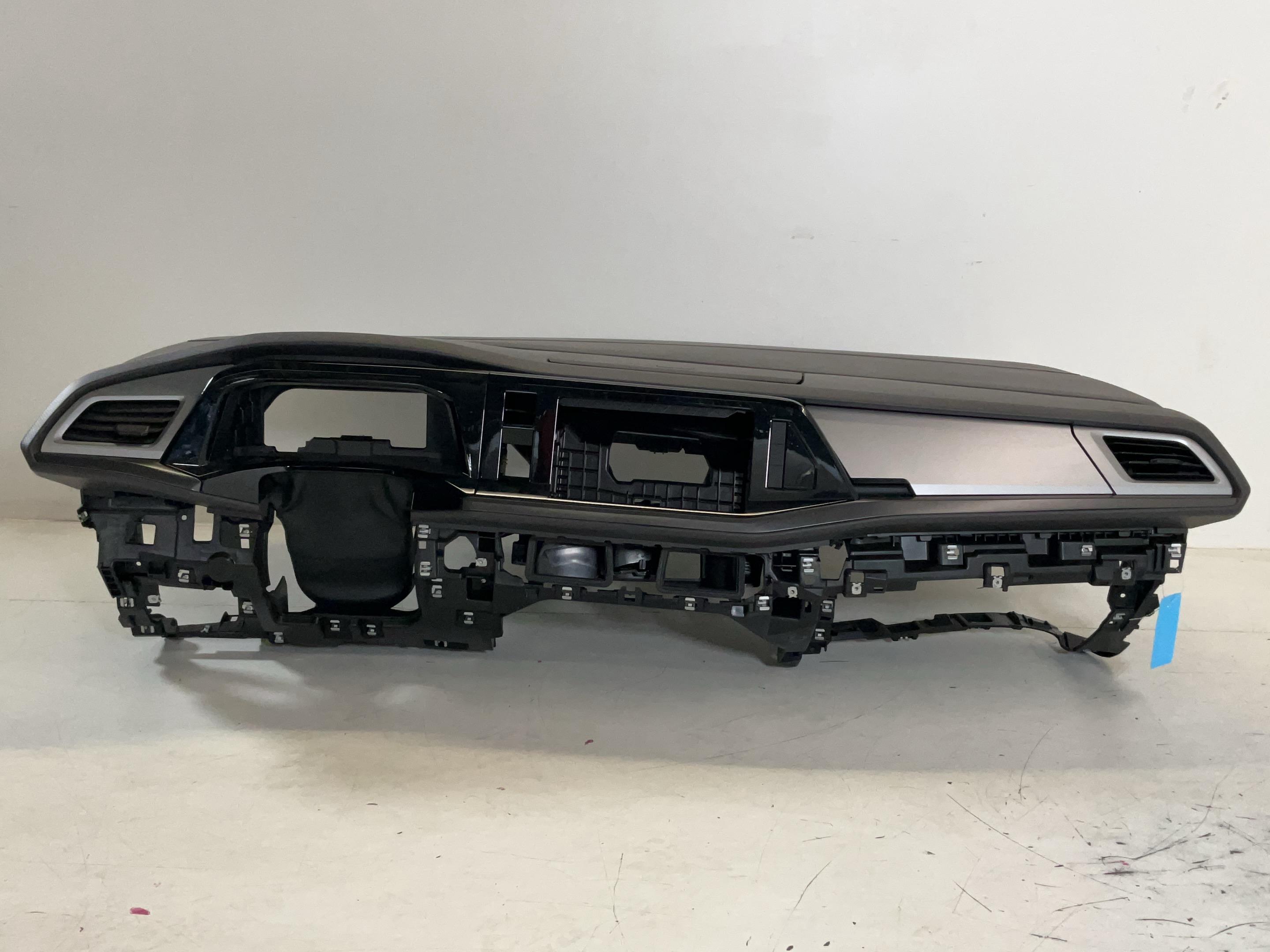 Armaturenbrett VW Transporter T7 Multivan 1.5 TSI  100 kW  136 PS (10.2021-> )