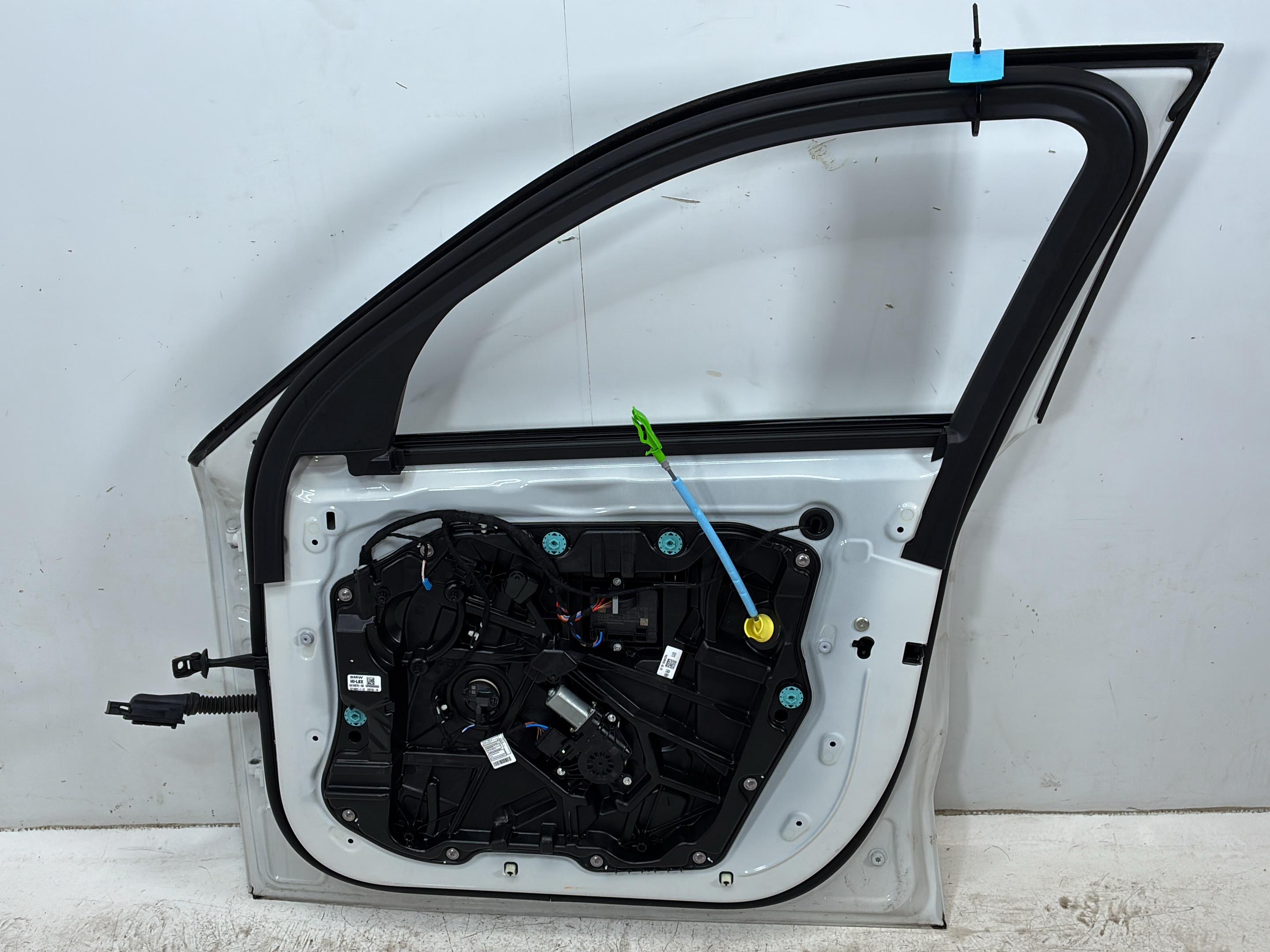 Door right front BMW X1 (U11) xDrive 25e Plug-in-Hybrid  180 kW  245 PS (07.2022-> )