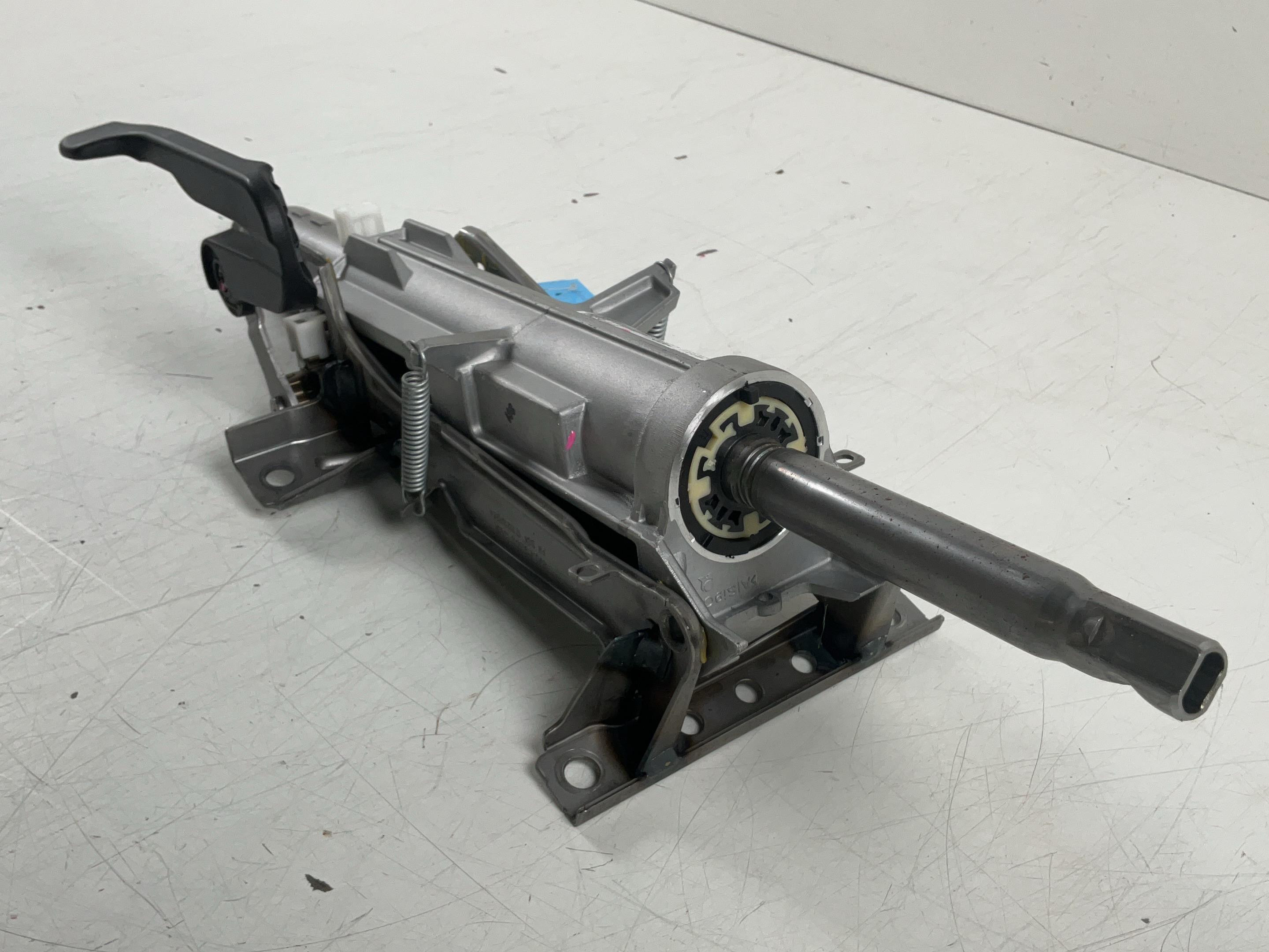 Steering column AUDI A4 Avant (8W, B9) 1.4 TFSI  110 kW  150 PS (02.2016-> )