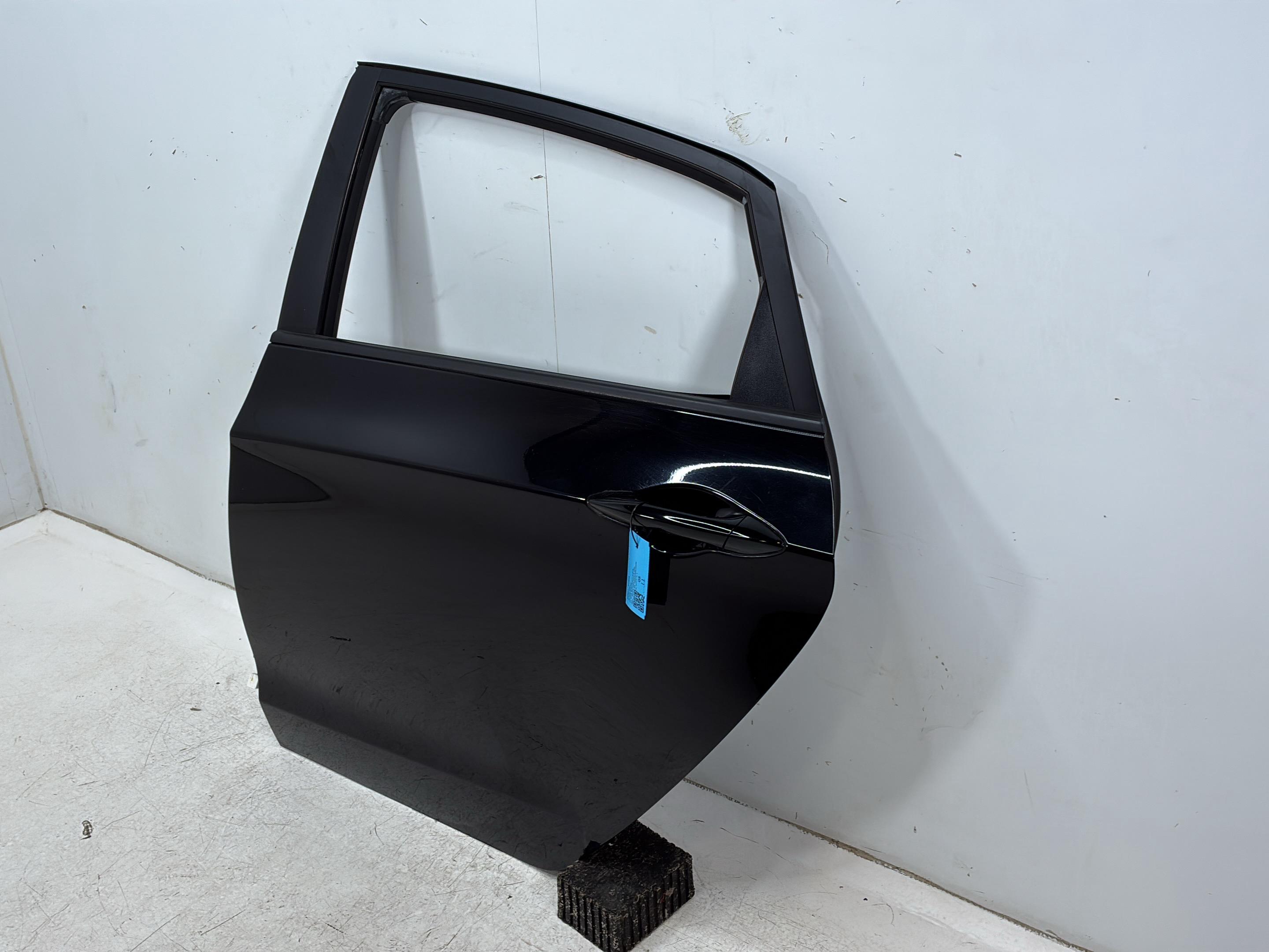 Door left rear HYUNDAI i30 II (GD) 1.4  73 kW  99 PS (12.2011-12.2015)