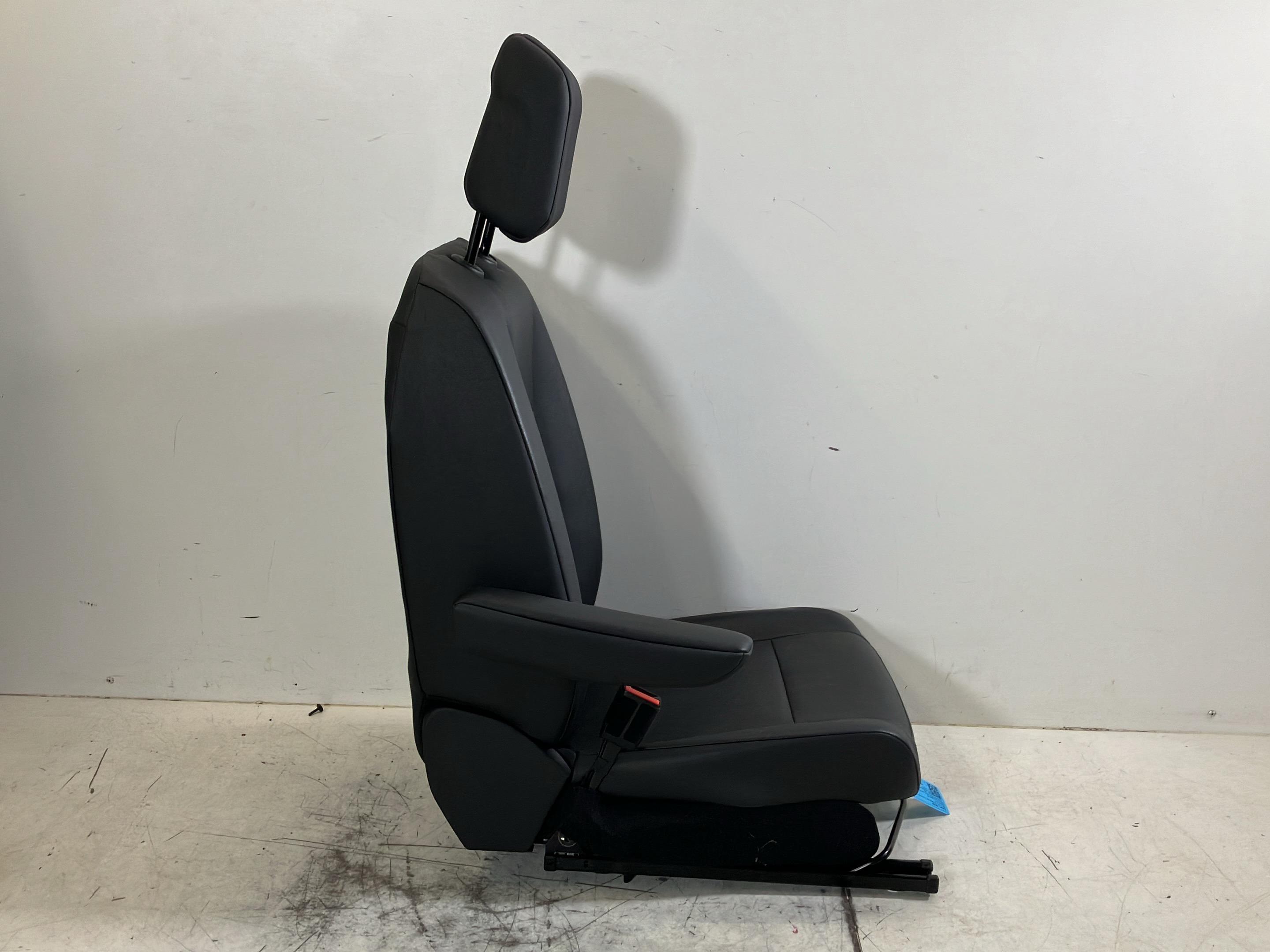 Stoel linksvoor PEUGEOT Expert III Kasten (V) E-Expert Hydrogen  100 kW  136 PS (10.2024-> )