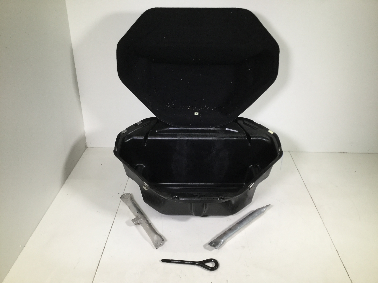 Bac de coffre/de chargement TESLA Model S (5YJS) P90D AWD  397 kW  540 PS (09.2015-> ) Bac de coffre/de chargement TESLA Model S (5YJS) P90D AWD  397 kW  540 PS (09.2015-> )