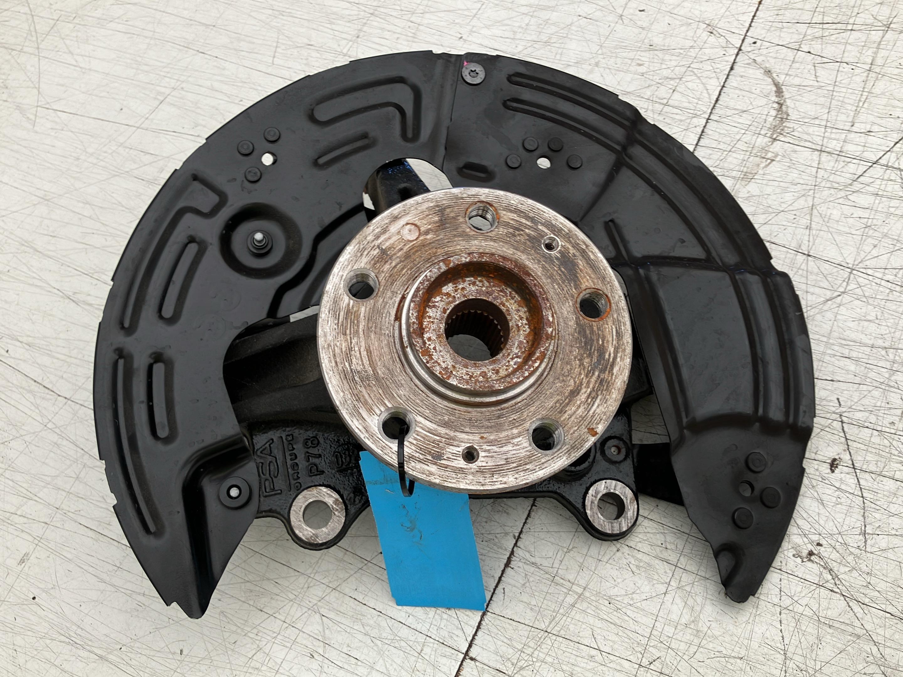 Achsschenkel links vorne PEUGEOT 3008 III (KA, KB, KC) E-210  157 kW  213 PS (11.2023-> )