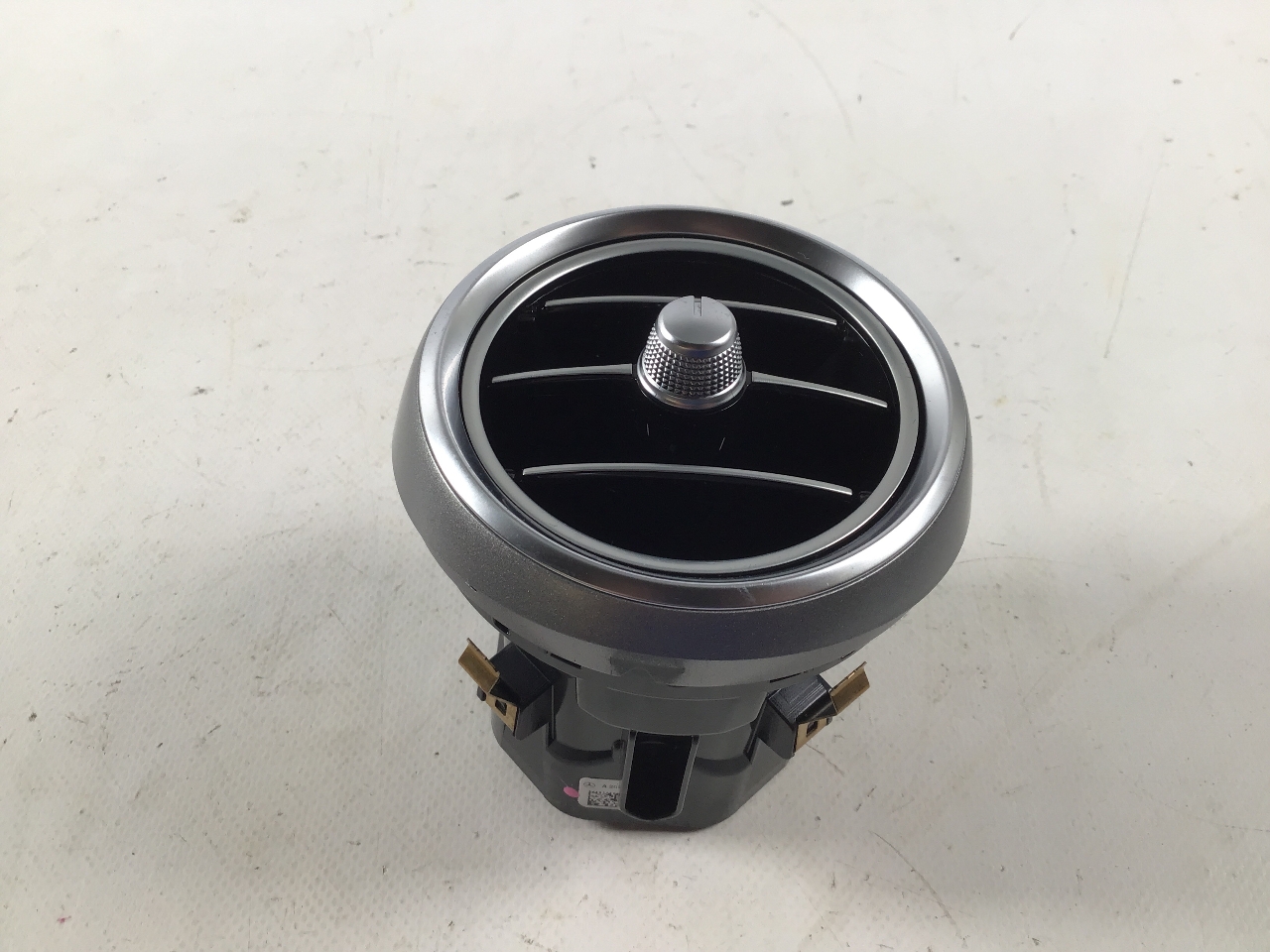 Kratka wentylacyjna deski rozdzielczej MERCEDES-BENZ C-Klasse (W205) C 220 BLUETEC  125 kW  170 PS (02.2014-05.2018)