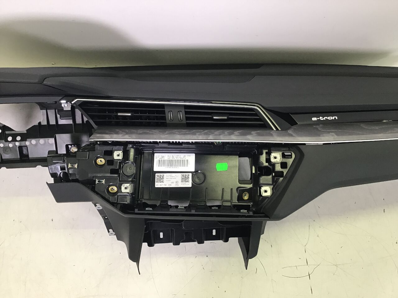 Armaturenbrett AUDI E-TRON (GEN) Electric quattro  300 kW  408 PS (09.2018-> )
