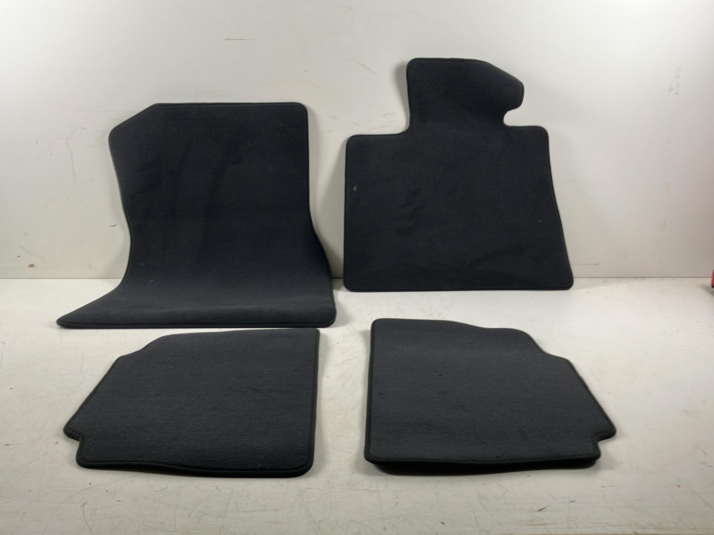 Zestaw dywaników podłogowych BMW X6 (G06, F96) xDrive40d Mild-Hybrid  259 kW  352 PS (06.2023-> )