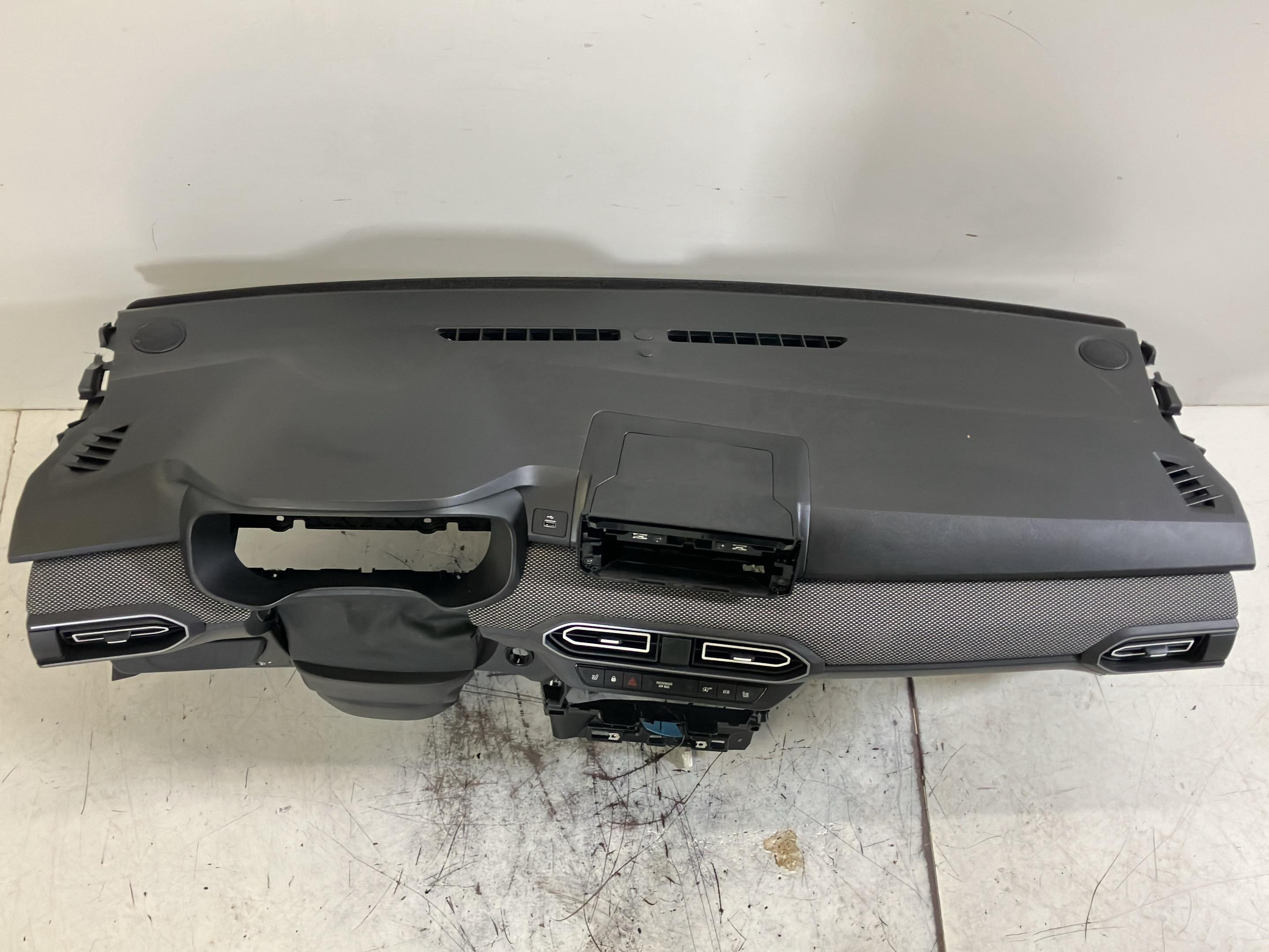 Tabloul de bord DACIA Logan III (3K) 1.0 TCe 90  67 kW  91 PS (05.2021-> )