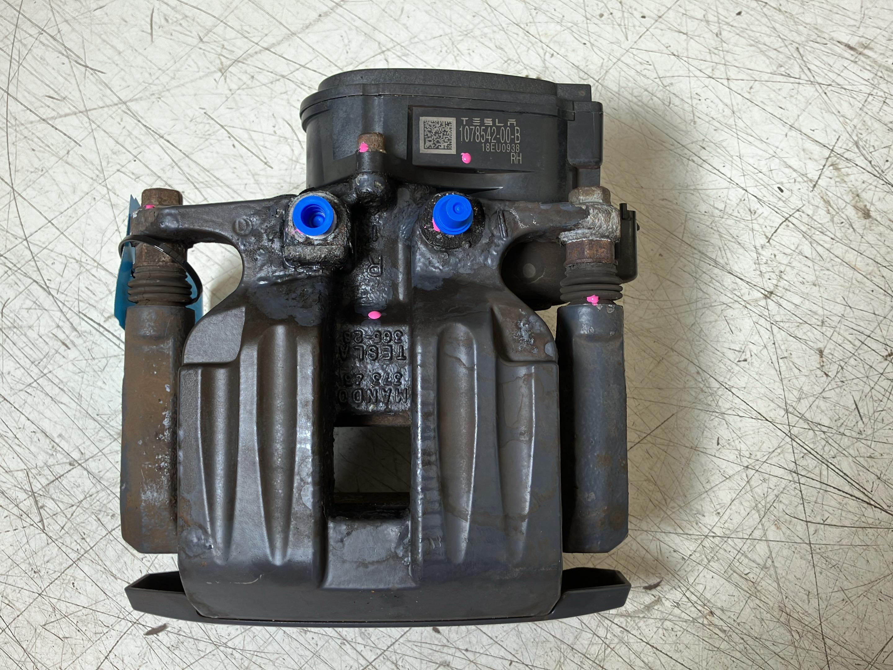 Brake caliper right rear TESLA Model X (5YJX) 100D AWD  386 kW  525 PS (08.2017-> )