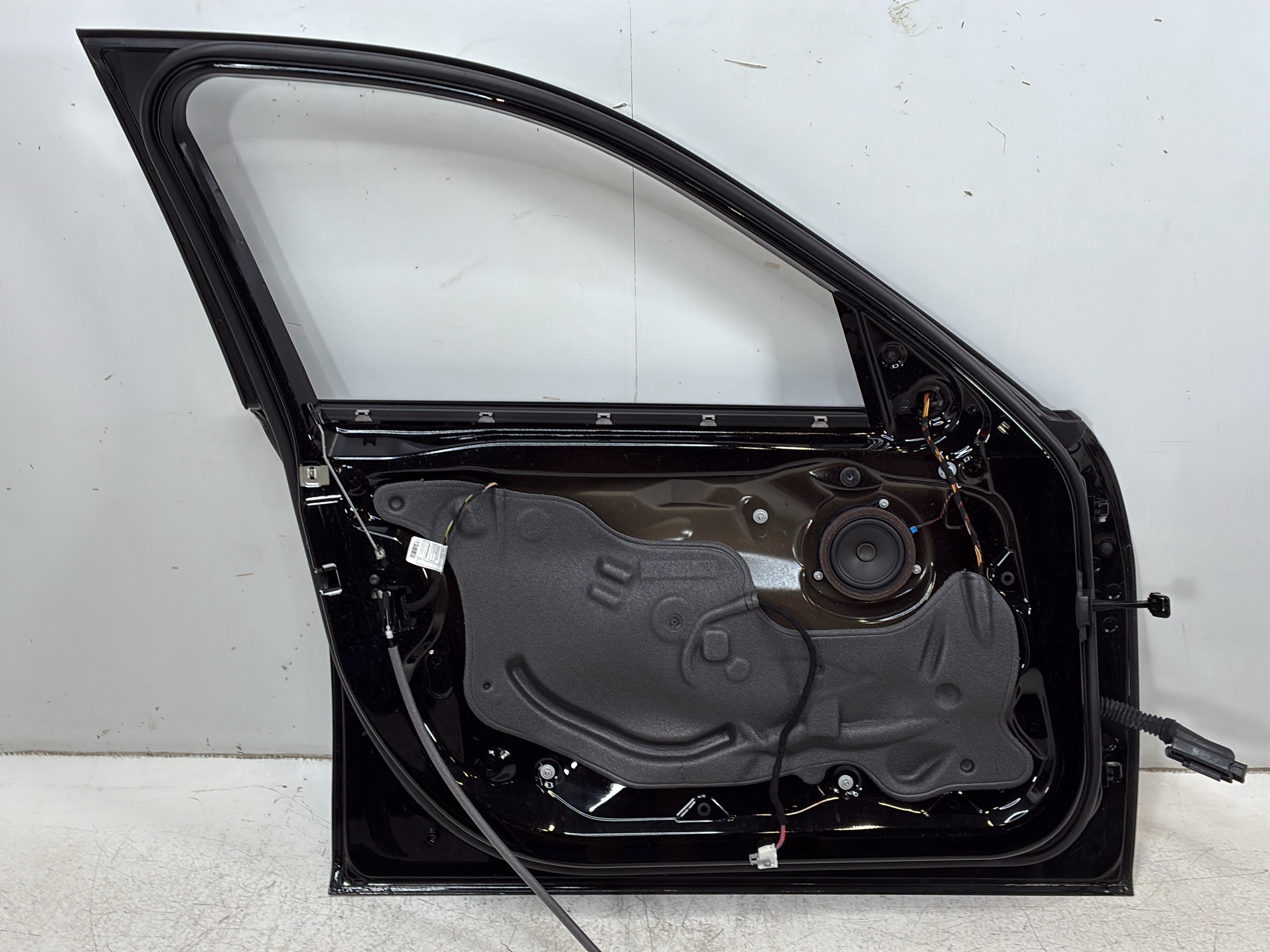 Door left front BMW 3er (F30, F80) 320d  140 kW  190 PS (07.2015-10.2018)