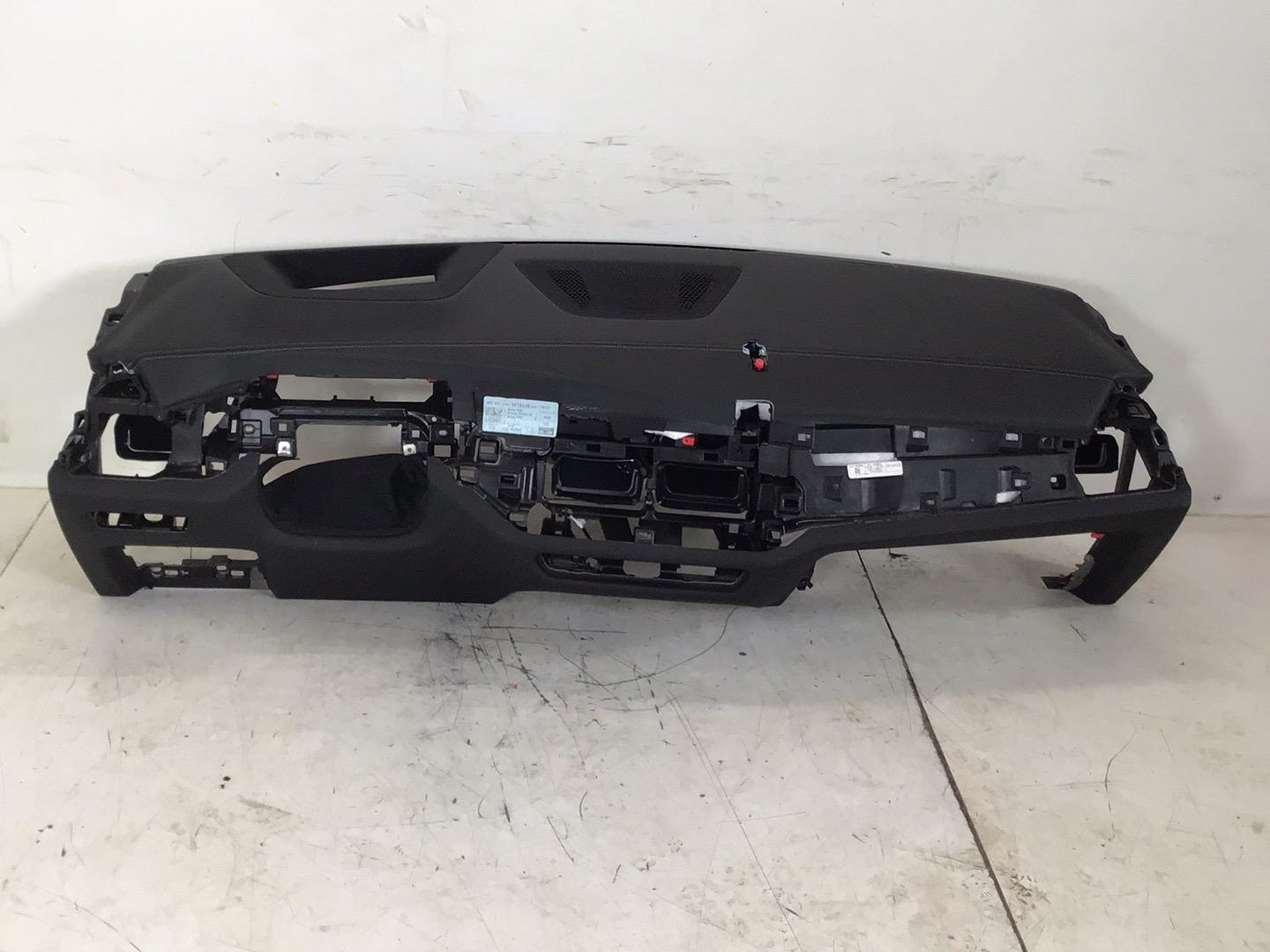 Car dashboard BMW X5 (G05, F95) xDrive40d Mild-Hybrid  259 kW  352 PS (06.2023-> )