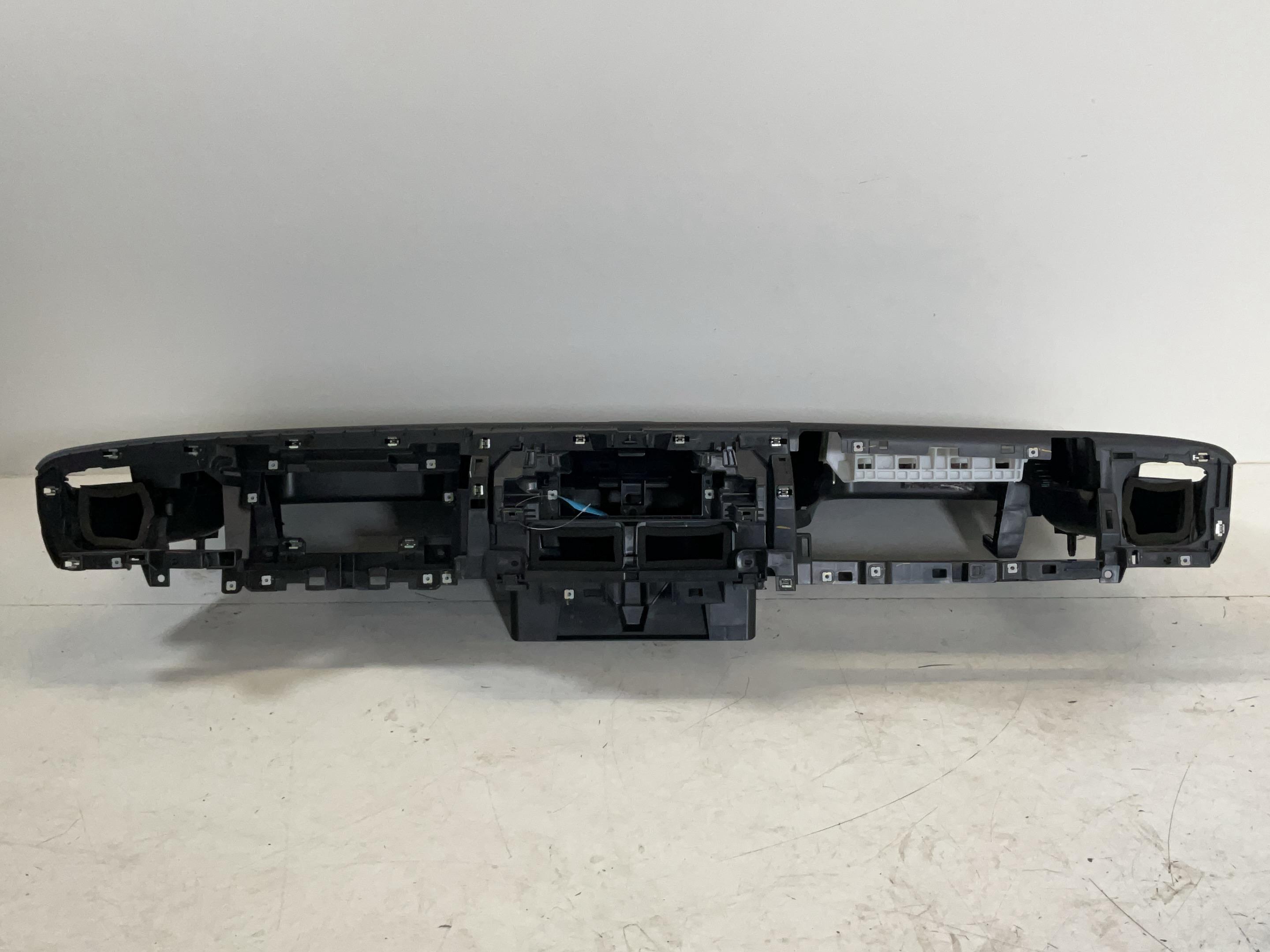 Car dashboard PEUGEOT Expert III Kasten (V) E-Expert Hydrogen  100 kW  136 PS (10.2024-> )
