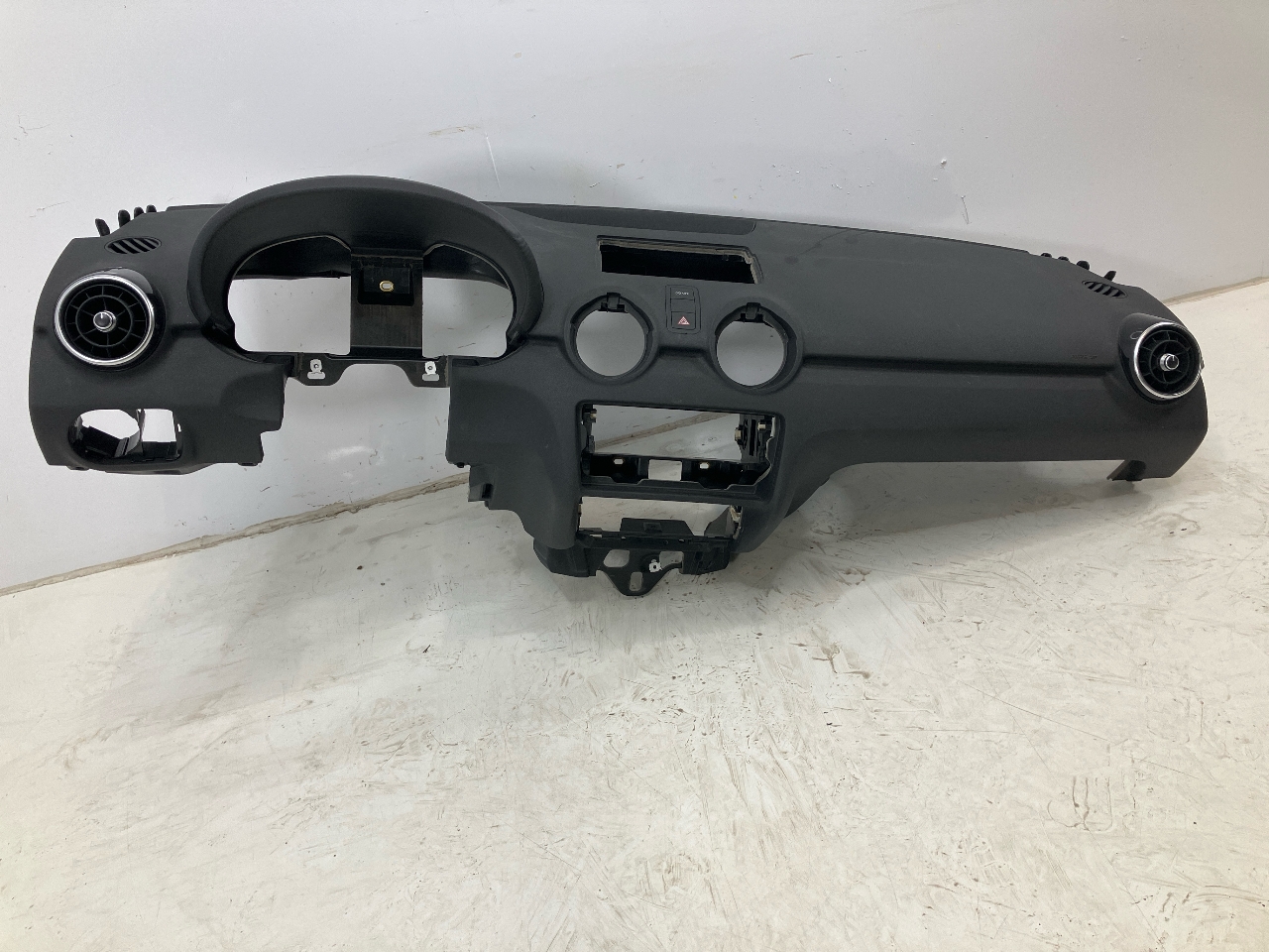 Armaturenbrett AUDI A1 (8X) 1.0 TFSI  60 kW  82 PS (01.2016-10.2018) Armaturenbrett AUDI A1 (8X) 1.0 TFSI  60 kW  82 PS (01.2016-10.2018)