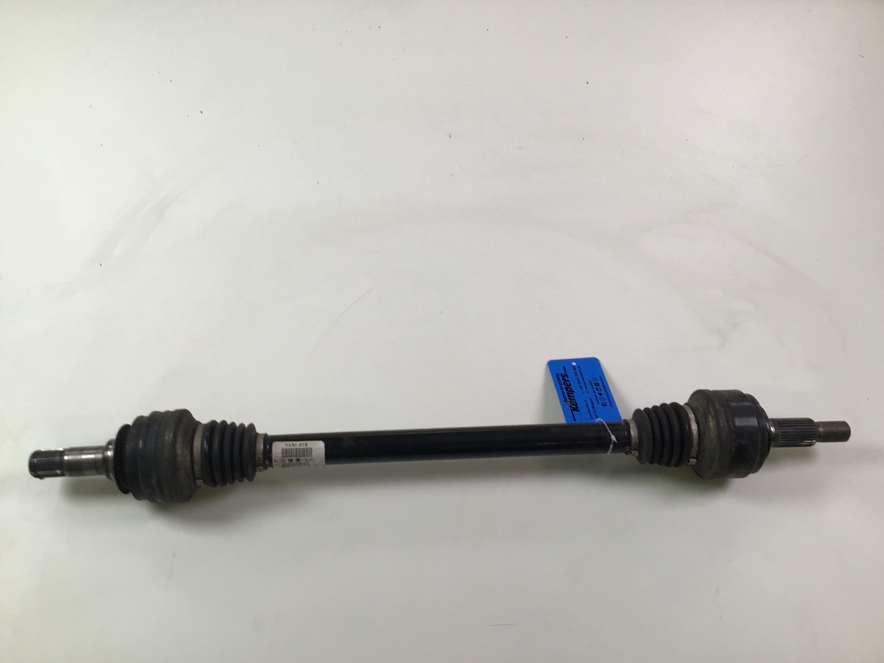 Arbre d'entraînement arrière droit AUDI Q7 (4L) 3.0 TFSI  245 kW  333 PS (05.2010-08.2015) Arbre d'entraînement arrière droit AUDI Q7 (4L) 3.0 TFSI  245 kW  333 PS (05.2010-08.2015)