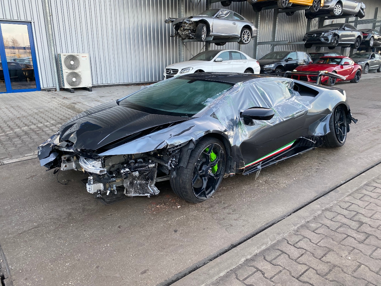 LAMBORGHINI