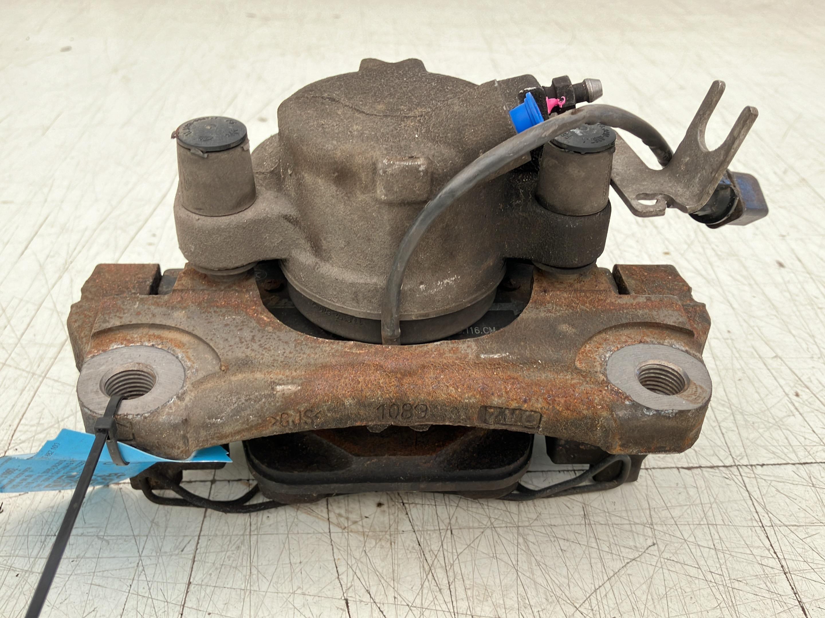Brake caliper right front AUDI A4 (8W, B9) 1.4 TFSI  110 kW  150 PS (08.2015-> )