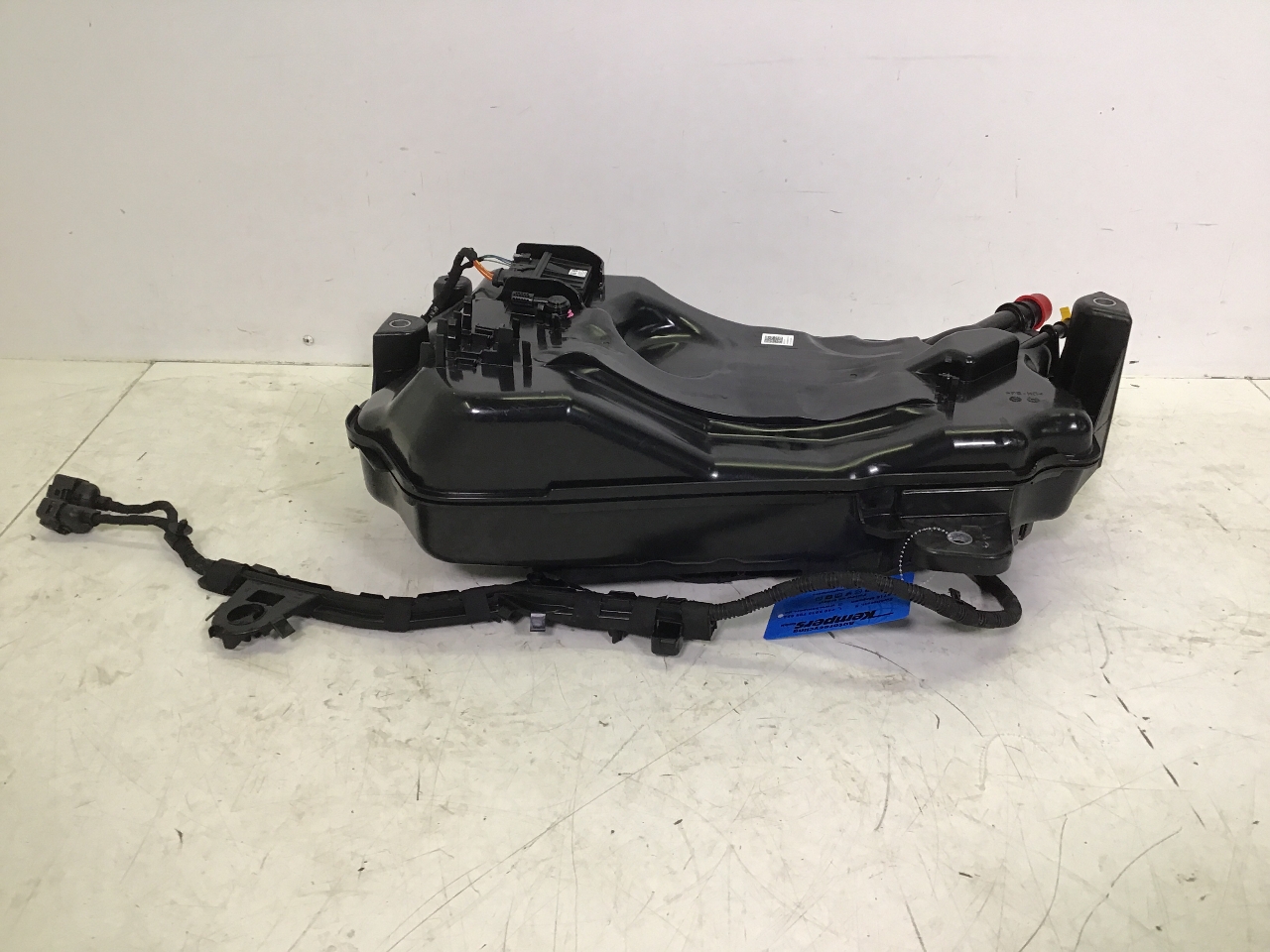 Tank AdBlue AUDI A3 Limousine (8V) 2.0 TDI  110 kW  150 PS (05.2013-> ) Tank AdBlue AUDI A3 Limousine (8V) 2.0 TDI  110 kW  150 PS (05.2013-> )