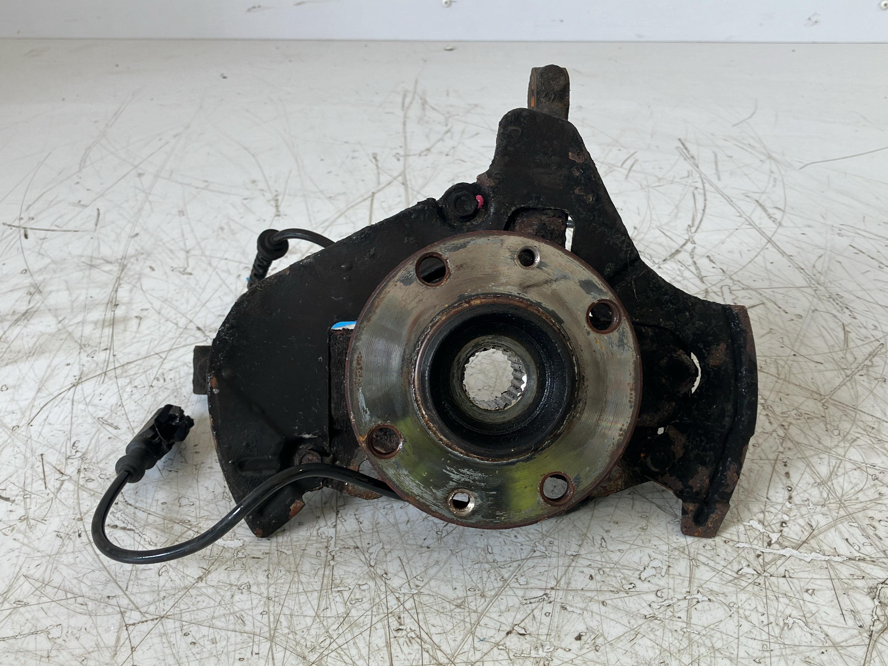 Achsschenkel links vorne FIAT Panda (169) 1.2  44 kW  60 PS (09.2003-> )