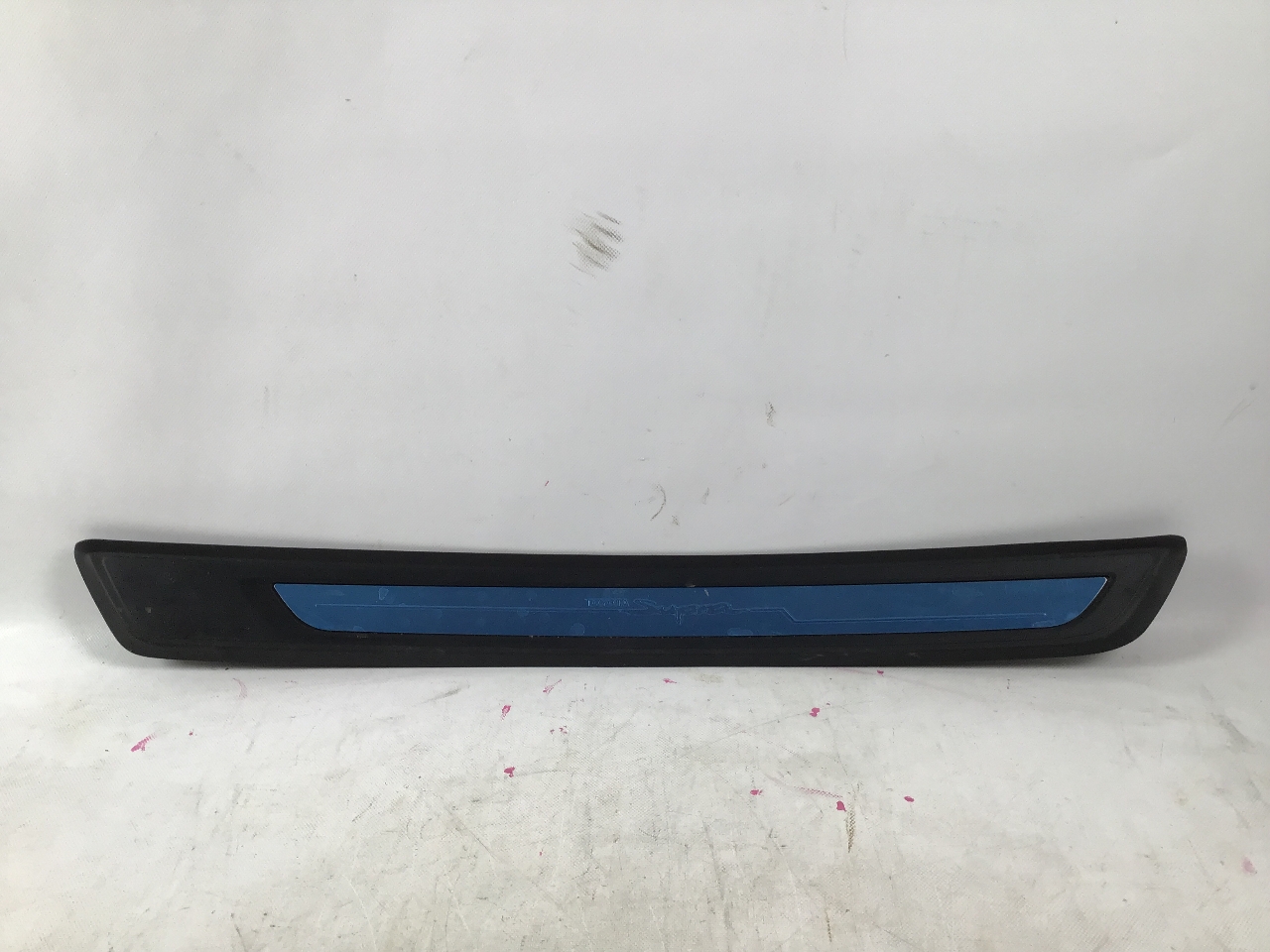 Baguette de seuil gauche TOYOTA Supra (DB) 3.0 GR  250 kW  340 PS (03.2019-> ) Baguette de seuil gauche TOYOTA Supra (DB) 3.0 GR  250 kW  340 PS (03.2019-> )