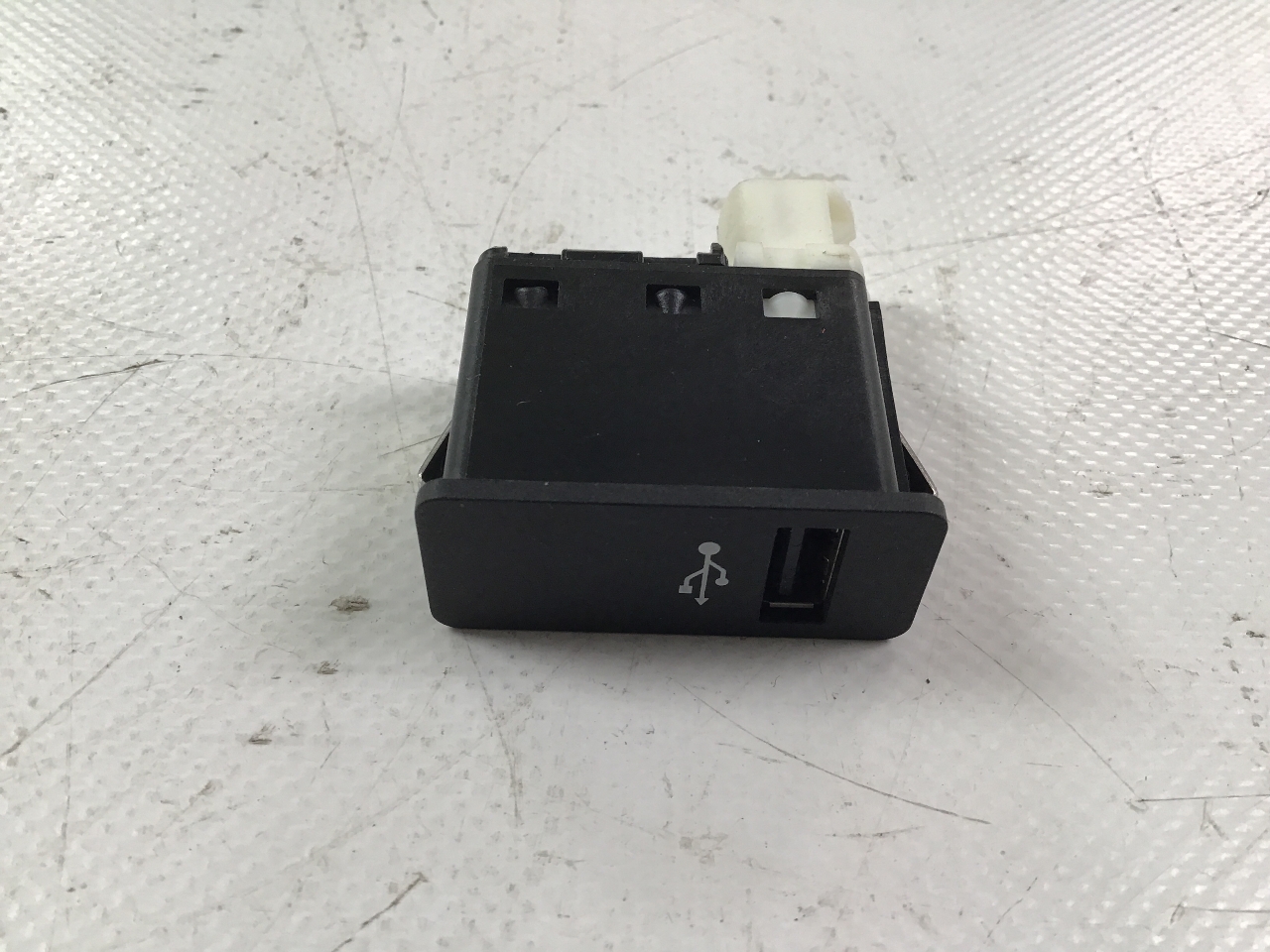 Prise média BMW 1er (F20) 116d  85 kW  116 PS (03.2015-> ) Prise média BMW 1er (F20) 116d  85 kW  116 PS (03.2015-> )