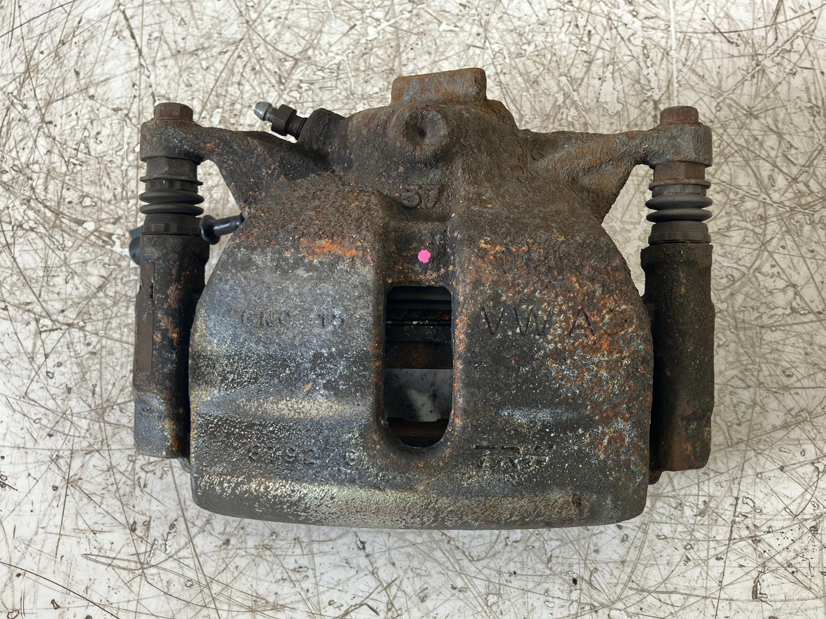 Bremssattel links vorne AUDI A3 Sportback (8V) 1.2 TFSI  81 kW  110 PS (05.2014-> )