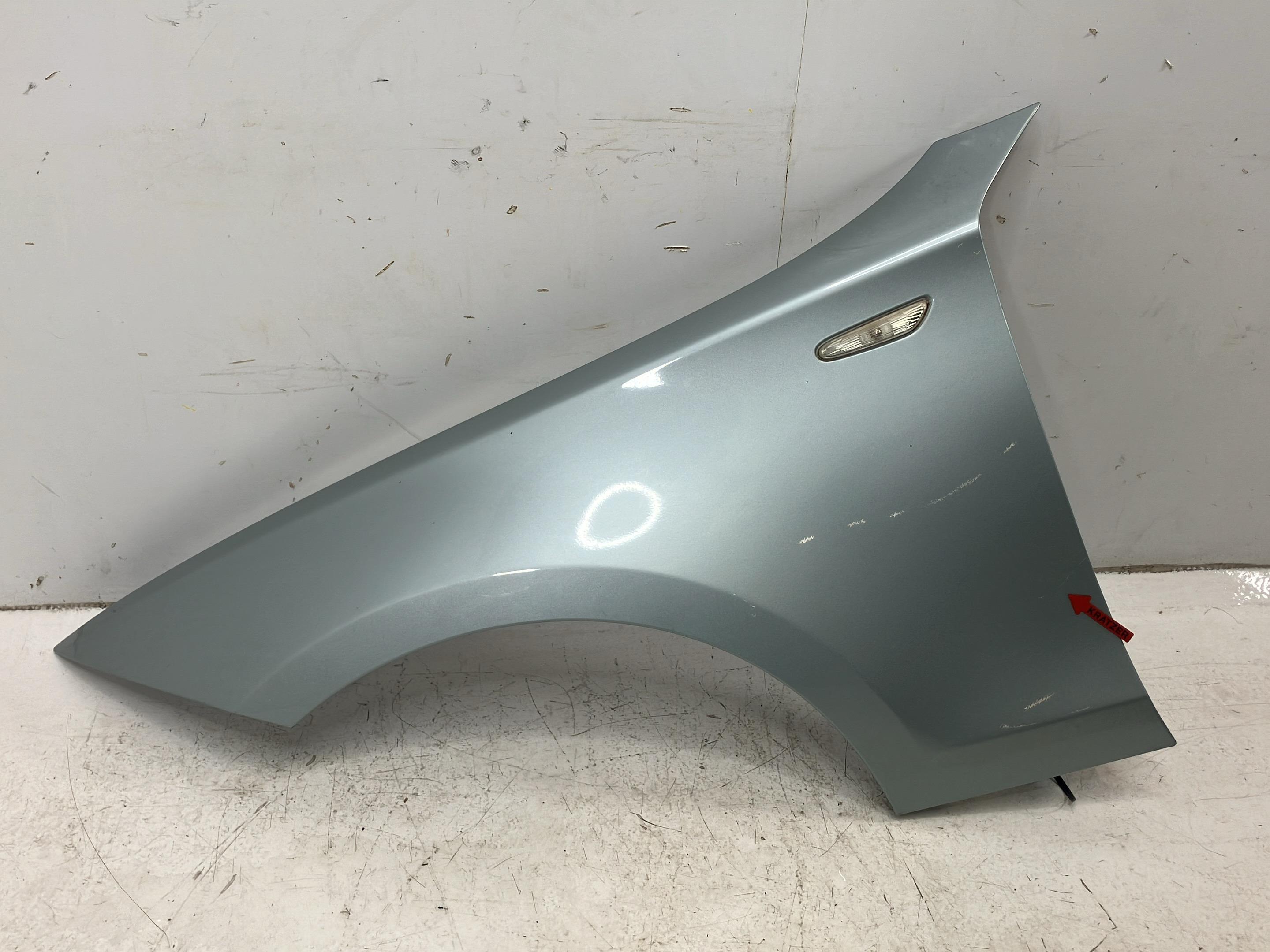 Aile avant gauche BMW 1er (E87) 116i  90 kW  122 PS (01.2009-06.2011)
