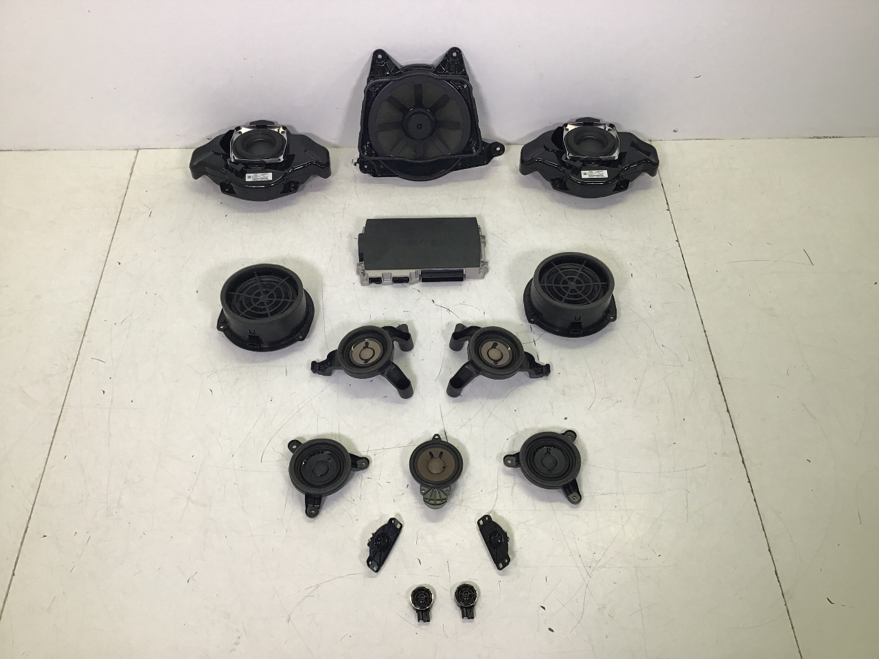 Système de haut-parleurs AUDI A8 (4H) 3.0 TDI quattro  190 kW  258 PS (10.2013-01.2018) Système de haut-parleurs AUDI A8 (4H) 3.0 TDI quattro  190 kW  258 PS (10.2013-01.2018)