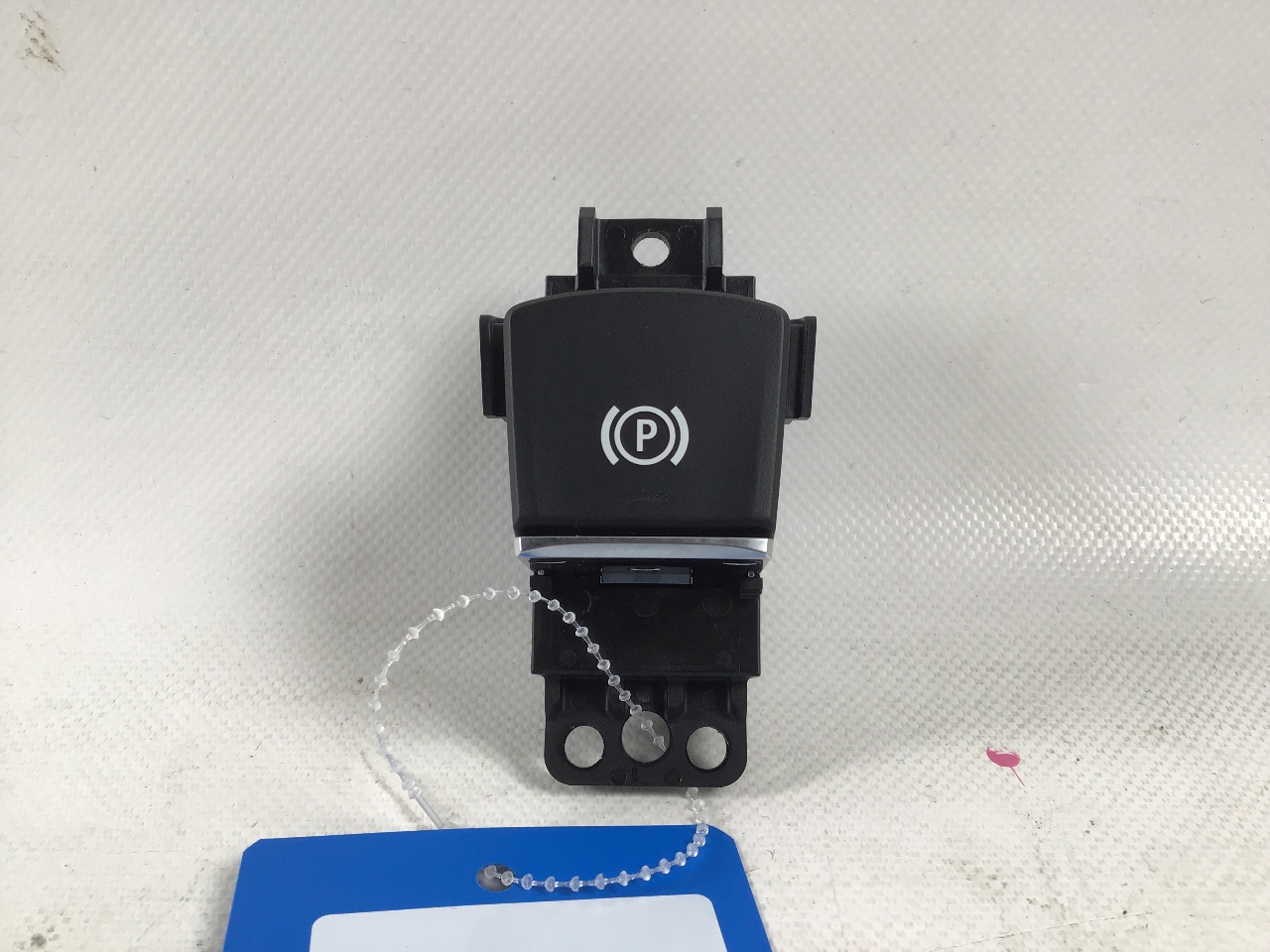 Switch for fixing brake TOYOTA Supra (DB) 3.0 GR  250 kW  340 PS (03.2019-> ) Switch for fixing brake TOYOTA Supra (DB) 3.0 GR  250 kW  340 PS (03.2019-> )