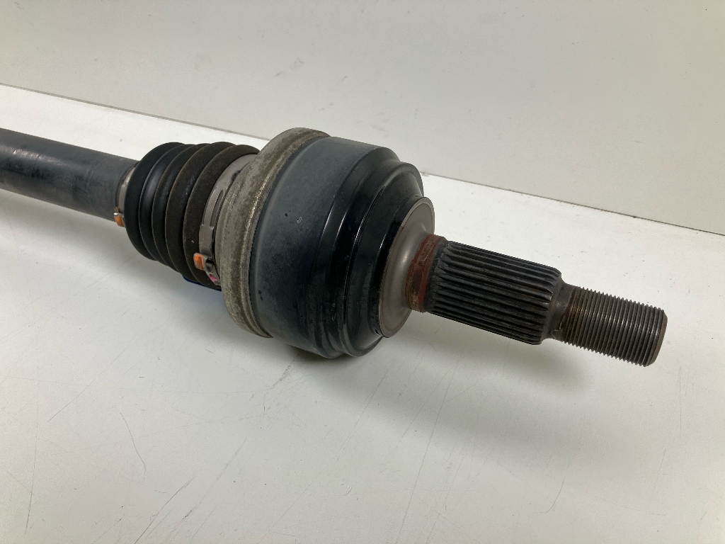 Drive shaft left rear VW Touareg II (7P) 3.0 TDI V6  176 kW  239 PS (01.2010-03.2018)