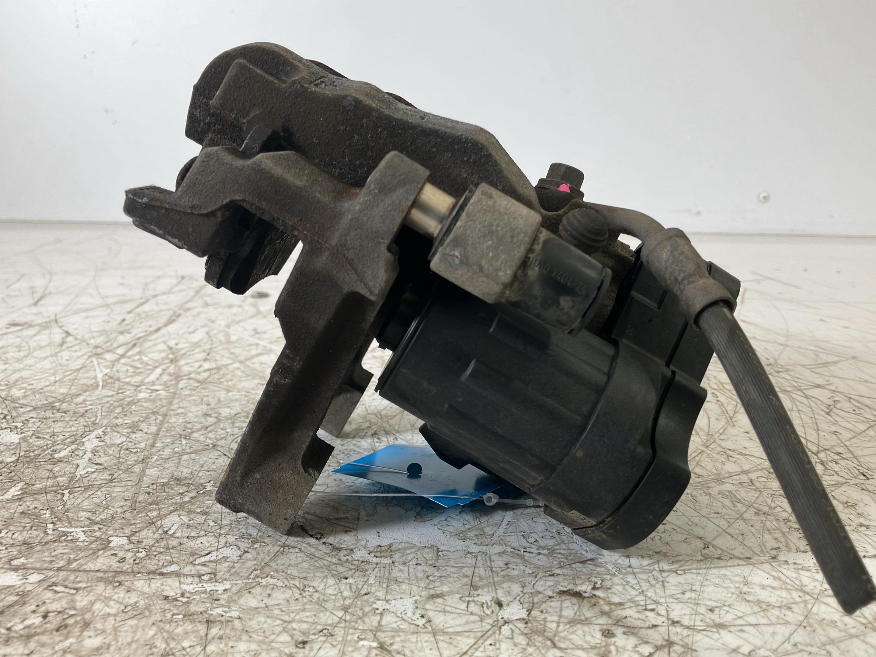 Brake caliper left rear VW Tiguan II (AD) 1.5 TSI  110 kW  150 PS (11.2018-> )
