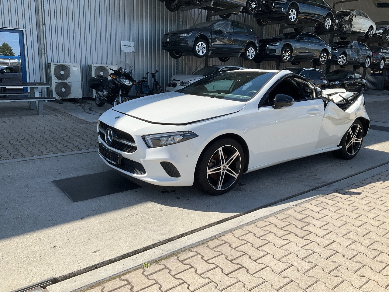 MERCEDES-BENZ
