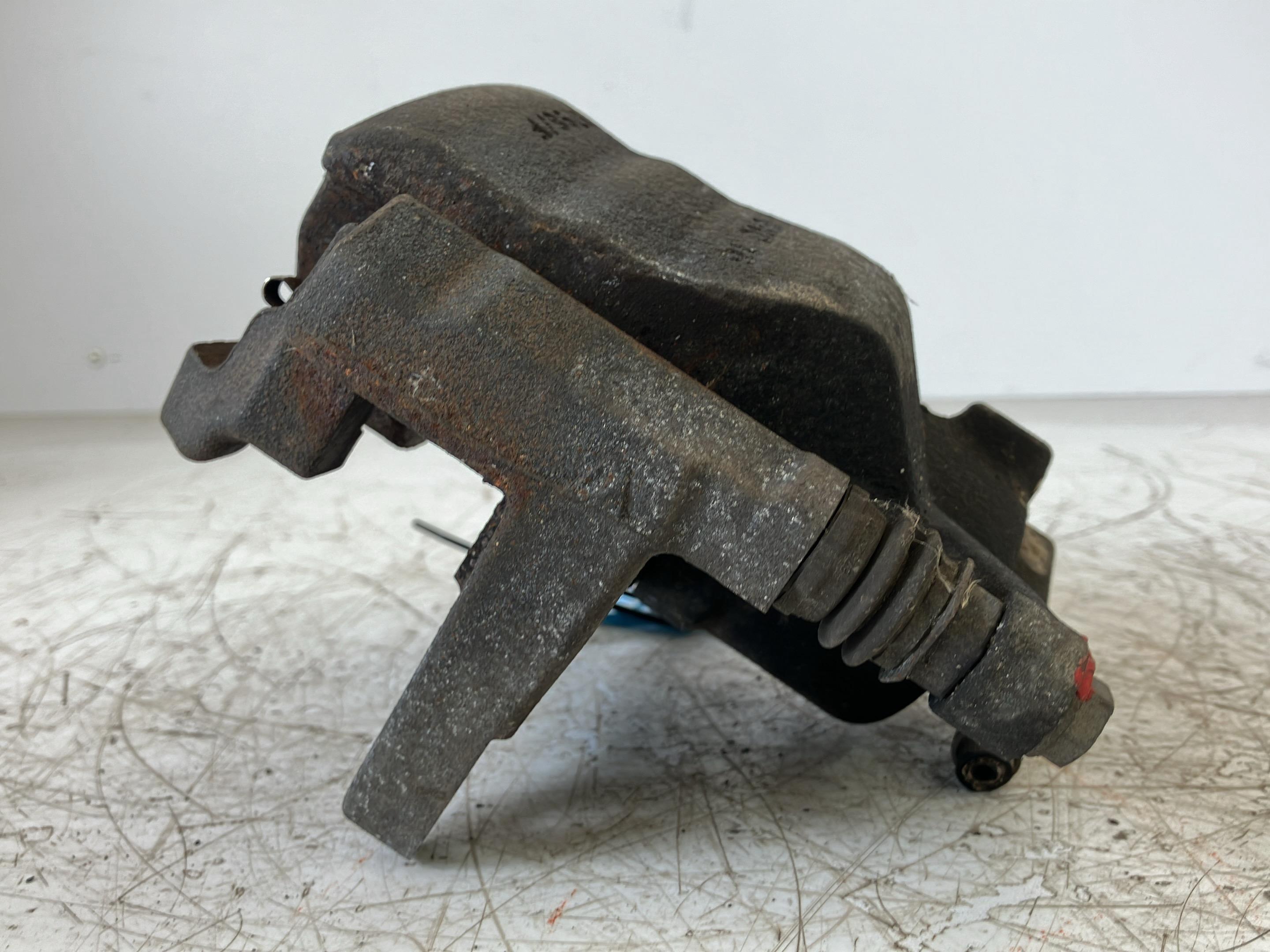 Bremssattel links vorne AUDI A3 Sportback (8V) 2.0 TDI  135 kW  184 PS (05.2013-> )