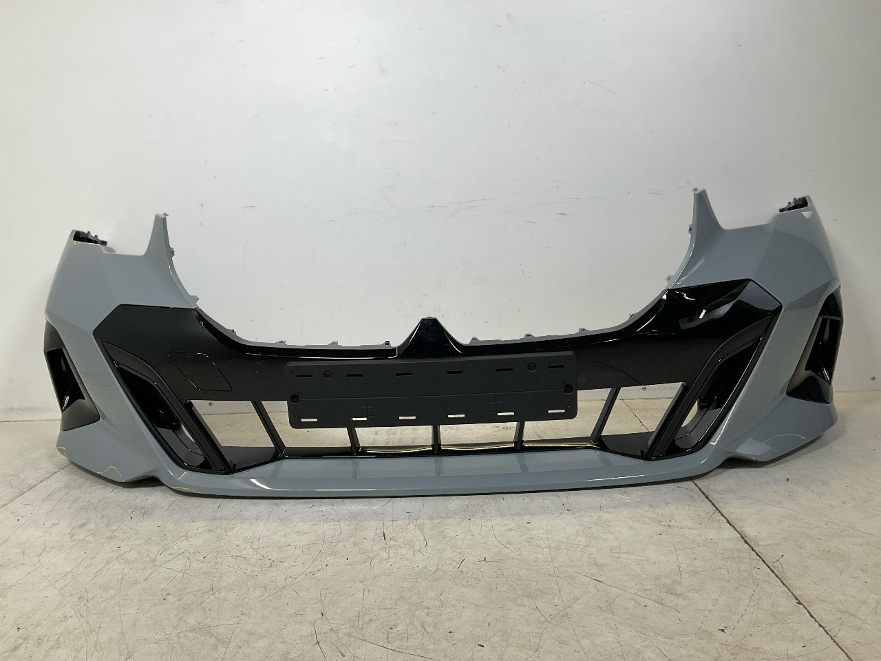 Bumper front BMW 5er (G60) 520d Mild-Hybrid  128 kW  174 PS (07.2023-> ) Bumper front BMW 5er (G60) 520d Mild-Hybrid  128 kW  174 PS (07.2023-> )