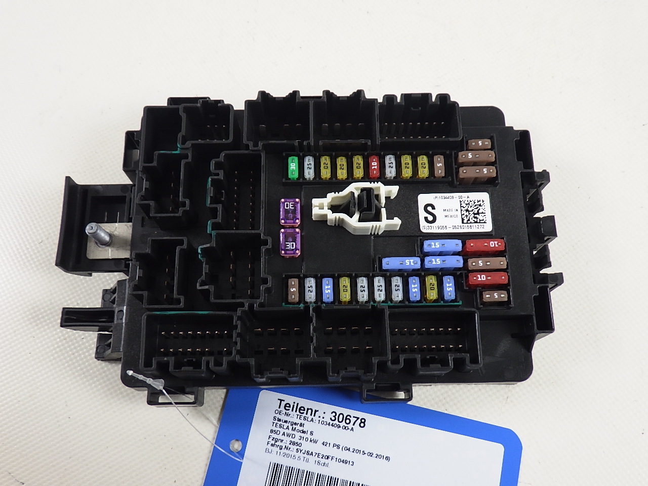 Unité de contrôle TESLA Model S (5YJS) 85D AWD  310 kW  421 PS (04.2015-02.2016) Unité de contrôle TESLA Model S (5YJS) 85D AWD  310 kW  421 PS (04.2015-02.2016)
