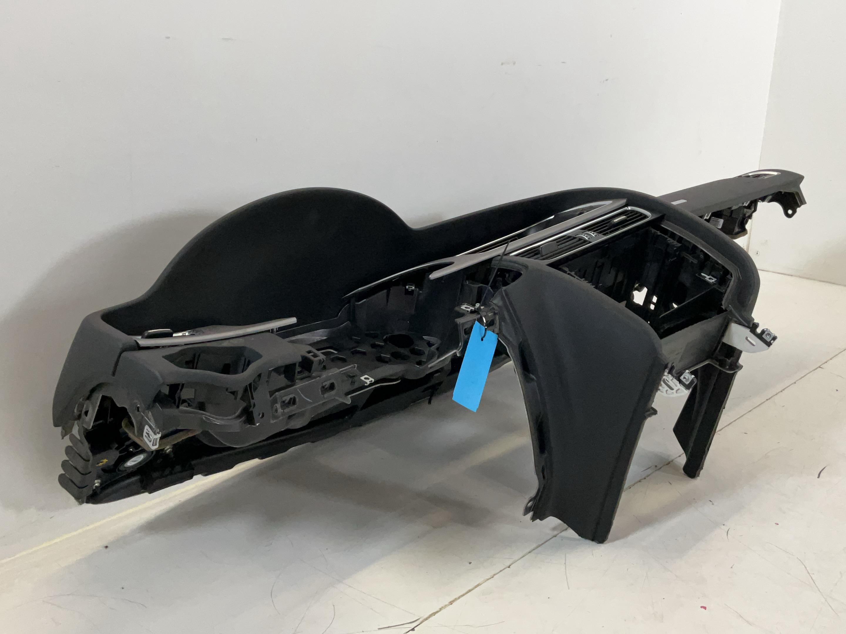 Car dashboard AUDI A5 Cabriolet (8F) 3.0 TDI  150 kW  204 PS (10.2011-01.2017)