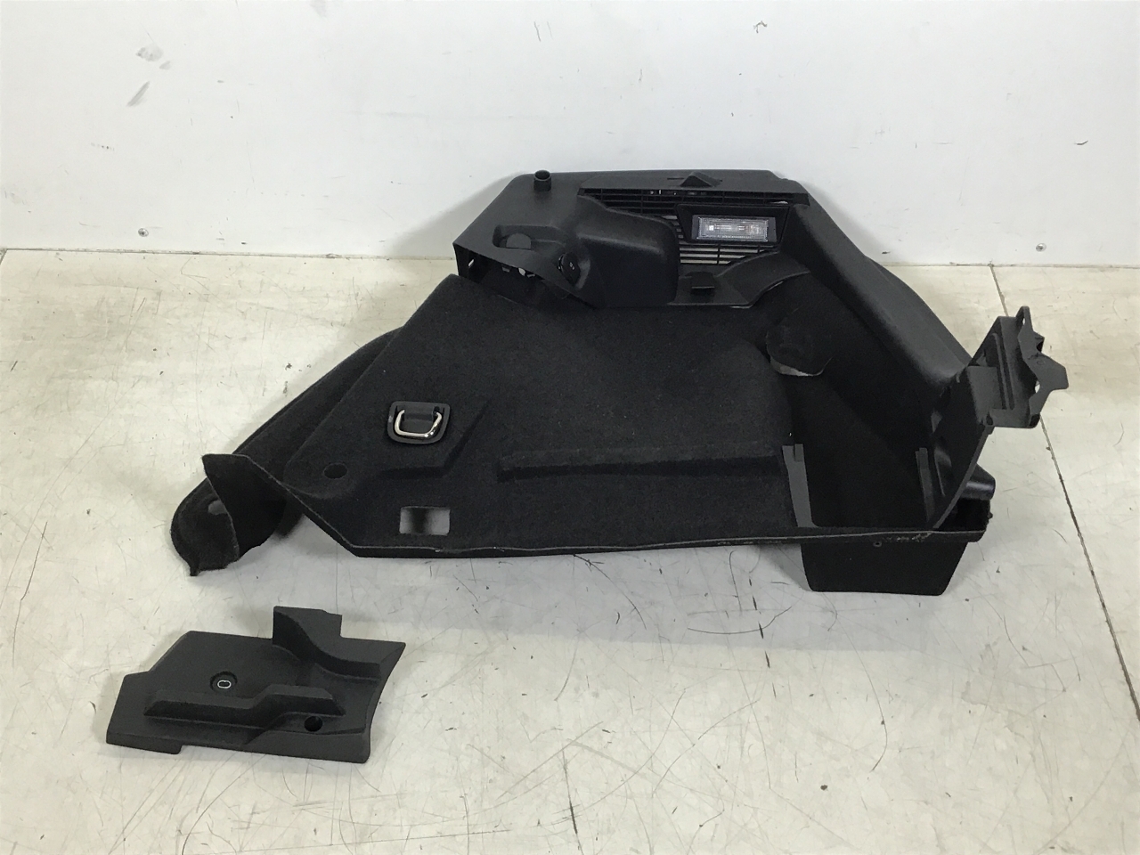 Load Cover right VW Golf VII (5G) 2.0 R 4motion  228 kW  310 PS (12.2016-> ) Load Cover right VW Golf VII (5G) 2.0 R 4motion  228 kW  310 PS (12.2016-> )