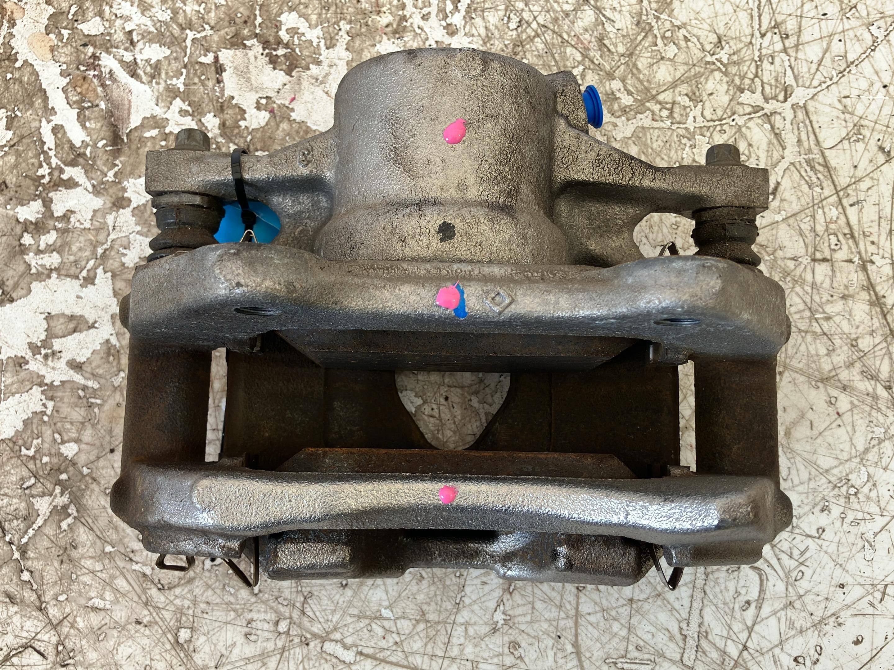 Brake caliper right front FIAT 500e Cabriolet (332) Elektro  87 kW  118 PS (10.2020-> )