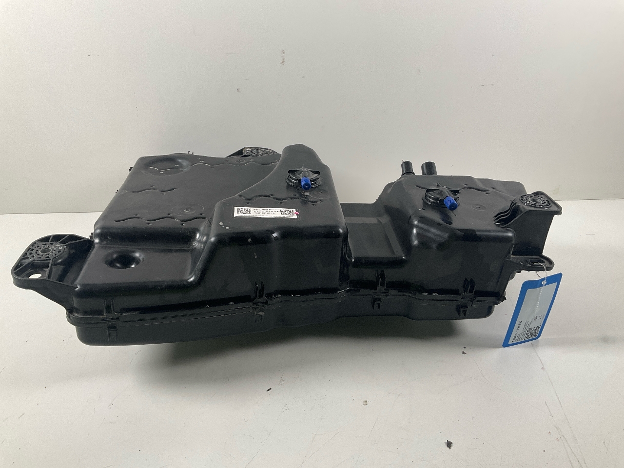 Tank AdBlue AUDI Q3 (F3B) 35 TDI  110 kW  150 PS (09.2018-> ) Tank AdBlue AUDI Q3 (F3B) 35 TDI  110 kW  150 PS (09.2018-> )