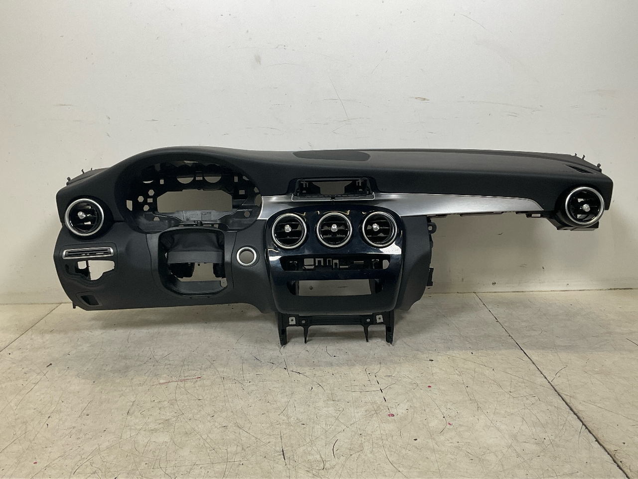 Dashboard MERCEDES-BENZ C-Klasse (W205) C 180  115 kW  156 PS (06.2019-> ) Dashboard MERCEDES-BENZ C-Klasse (W205) C 180  115 kW  156 PS (06.2019-> )