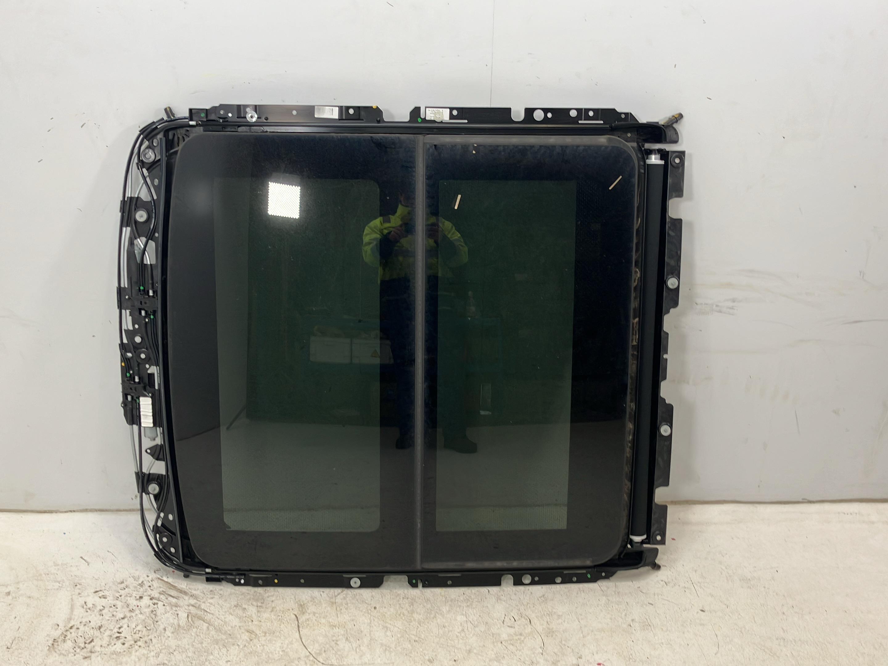 Acoperiș panoramic BMW X6 (G06, F96) M  441 kW  600 PS (12.2019-> )