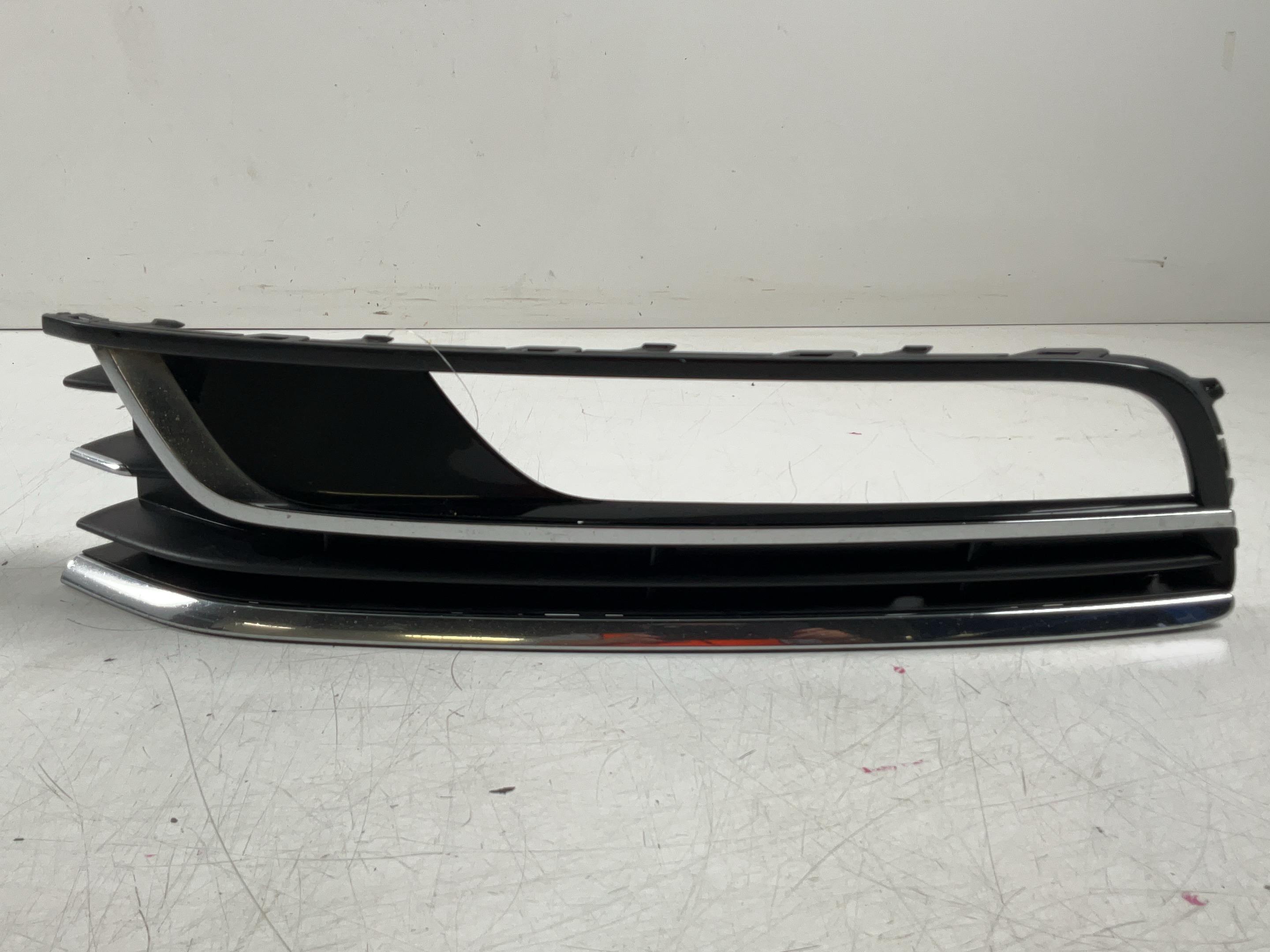 Blende Nebelscheinwerfer links VW Passat B7 Variant (362) 1.4 TSI  90 kW  122 PS (08.2010-12.2014)