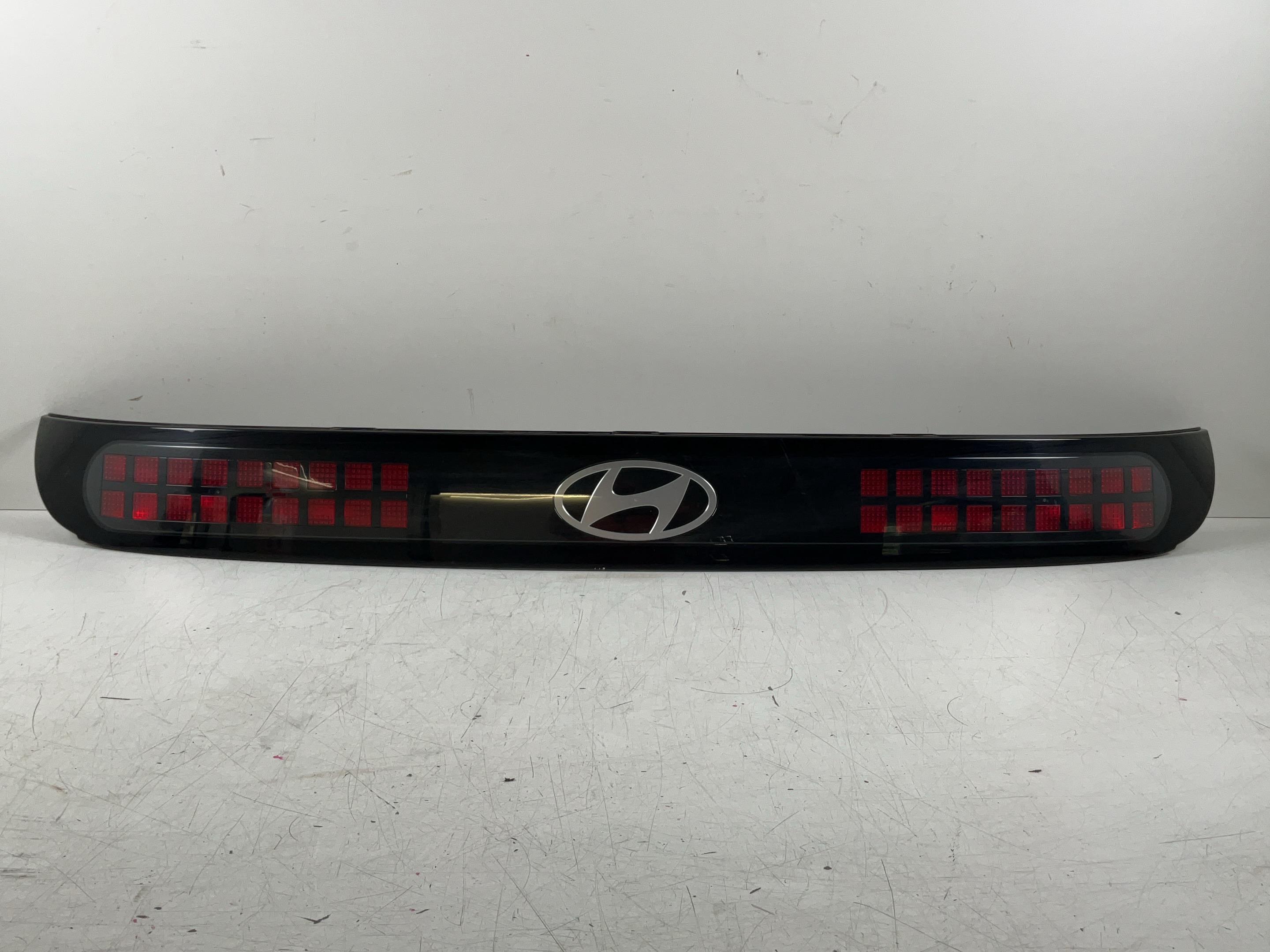 Feu arrière centre HYUNDAI Inster (AX1) EV  71 kW  97 PS (09.2024-> )