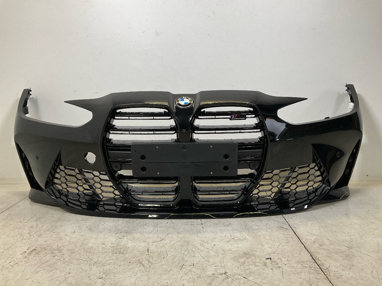 Bumper front BMW 4er Coupe (G22, G82) M4  353 kW  480 PS (11.2020-> ) Bumper front BMW 4er Coupe (G22, G82) M4  353 kW  480 PS (11.2020-> )