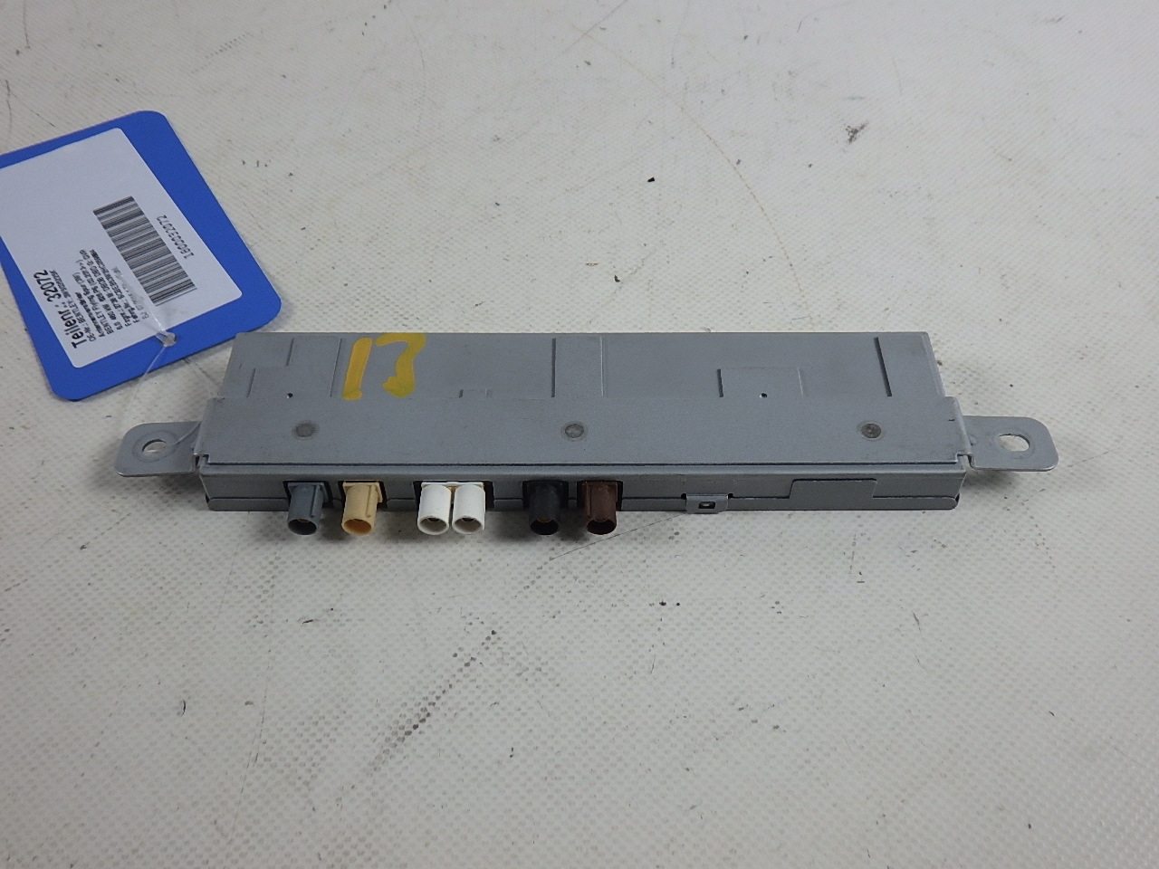 Antenna amplifier BENTLEY Flying Spur (4W) 6.0  460 kW  626 PS (03.2013-> ) Antenna amplifier BENTLEY Flying Spur (4W) 6.0  460 kW  626 PS (03.2013-> )