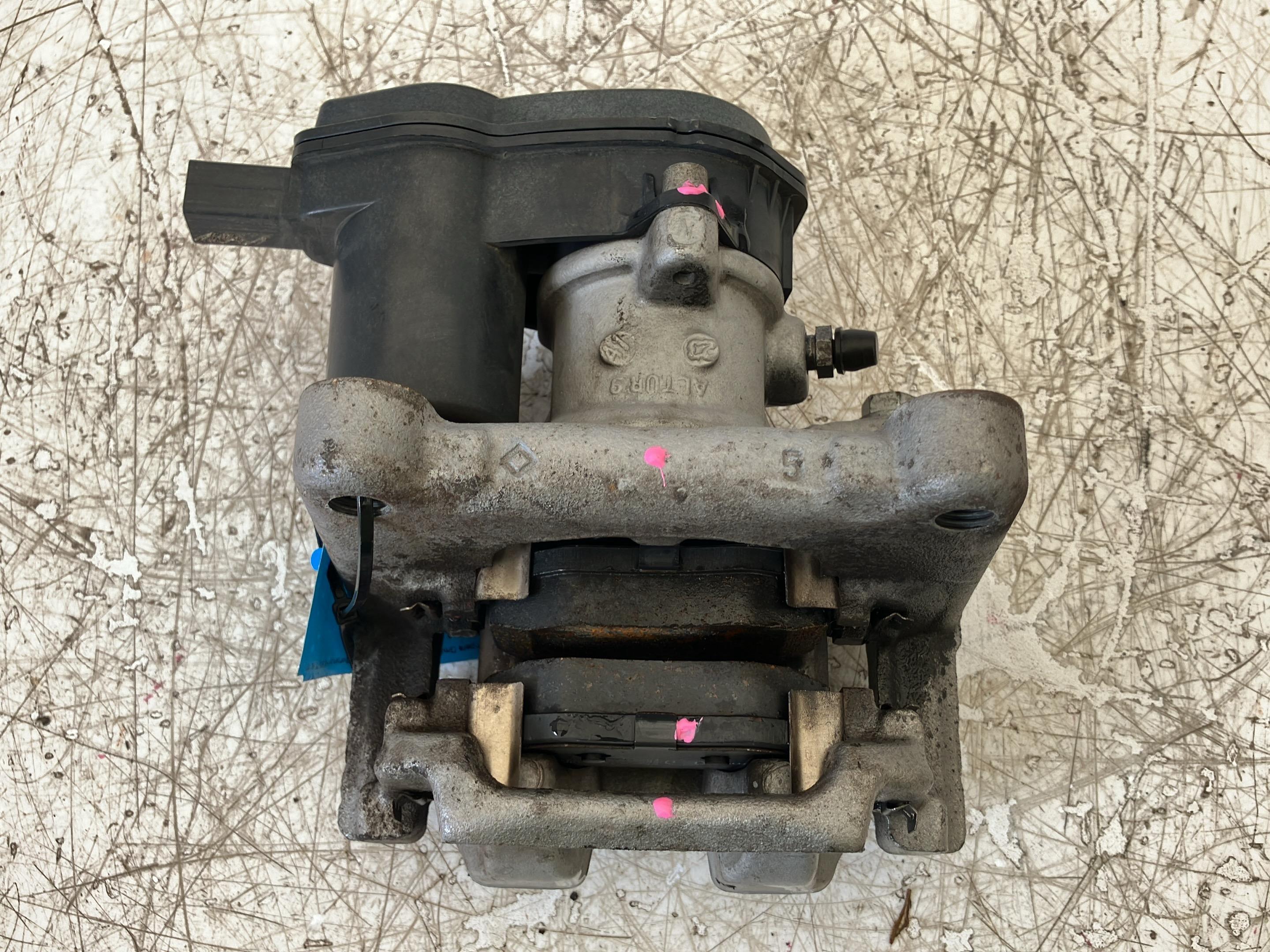 Étrier de frein arrière gauche CITROEN C4 III (BA, BB, BC) 1.2 PureTech 130  96 kW  130 PS (10.2020-> )