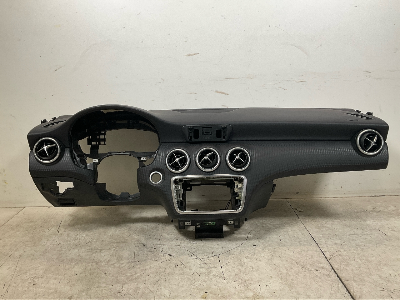 Dashboard MERCEDES-BENZ A-Klasse (W176) A 180  90 kW  122 PS (06.2012-> )
