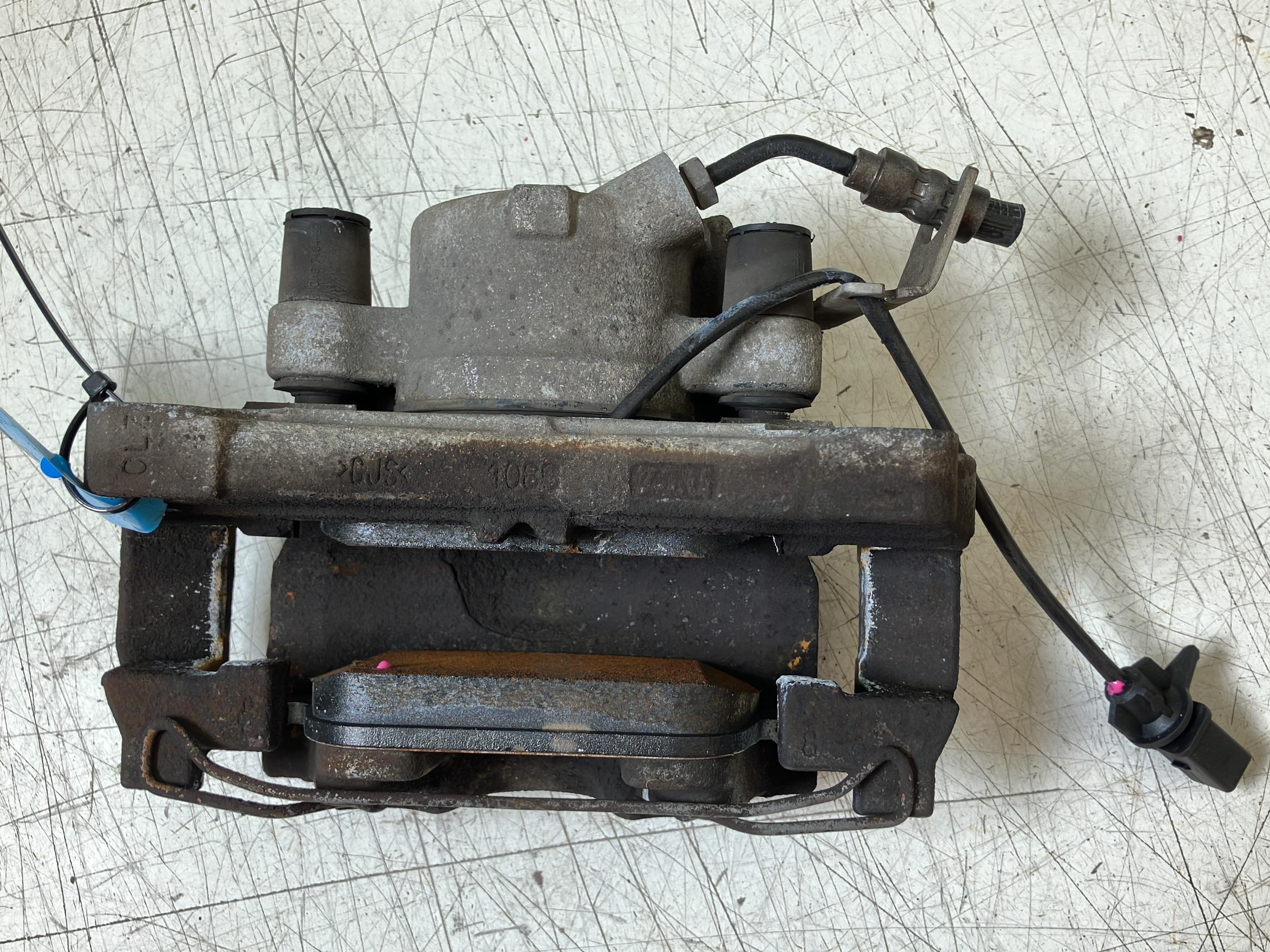 Bremssattel links vorne AUDI A4 Avant (8W, B9) 1.4 TFSI  110 kW  150 PS (02.2016-> )